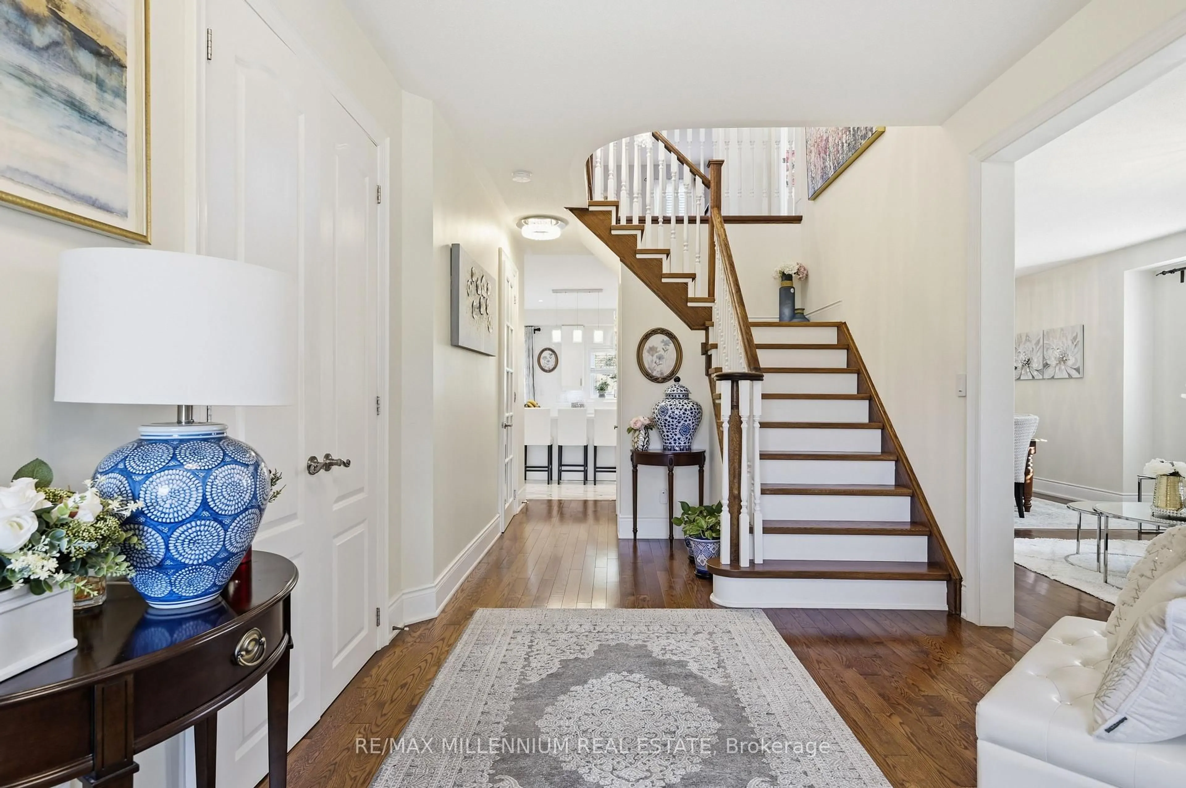 Indoor entryway for 2083 Bridle Rd, Oshawa Ontario L1L 0A5