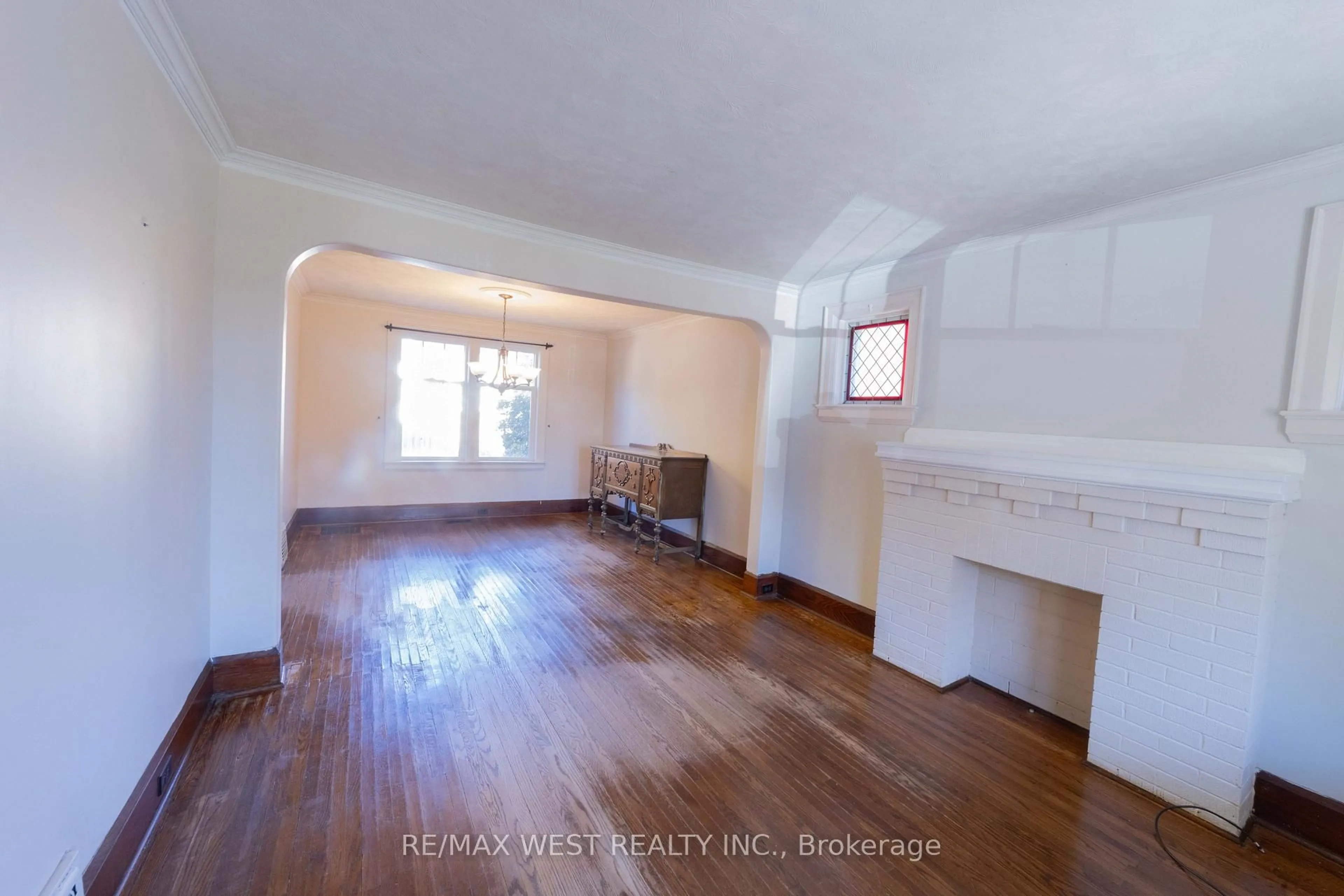 A pic of a room for 314 Gliddon Ave, Oshawa Ontario L1H 1Z4