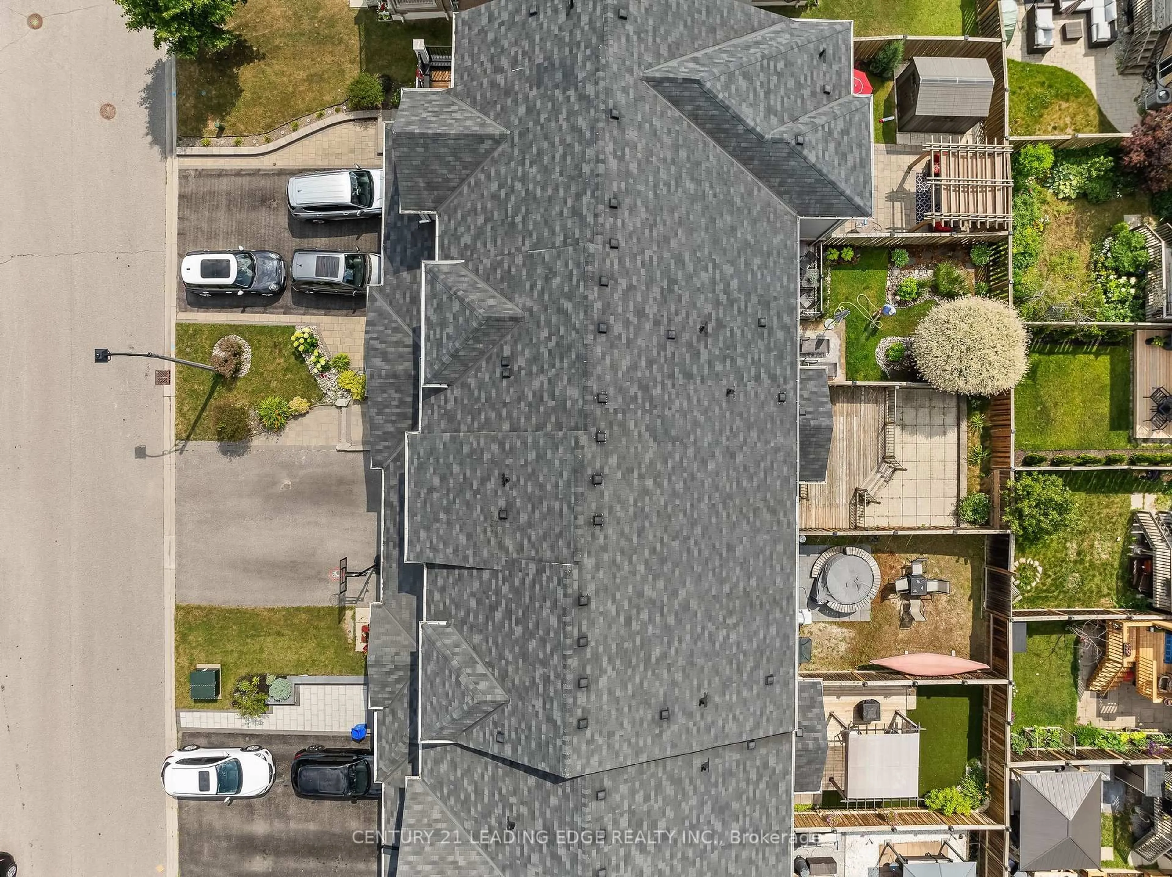 A pic from outside/outdoor area/front of a property/back of a property/a pic from drone, street for 28 Harbourside Dr, Whitby Ontario L1N 0H4