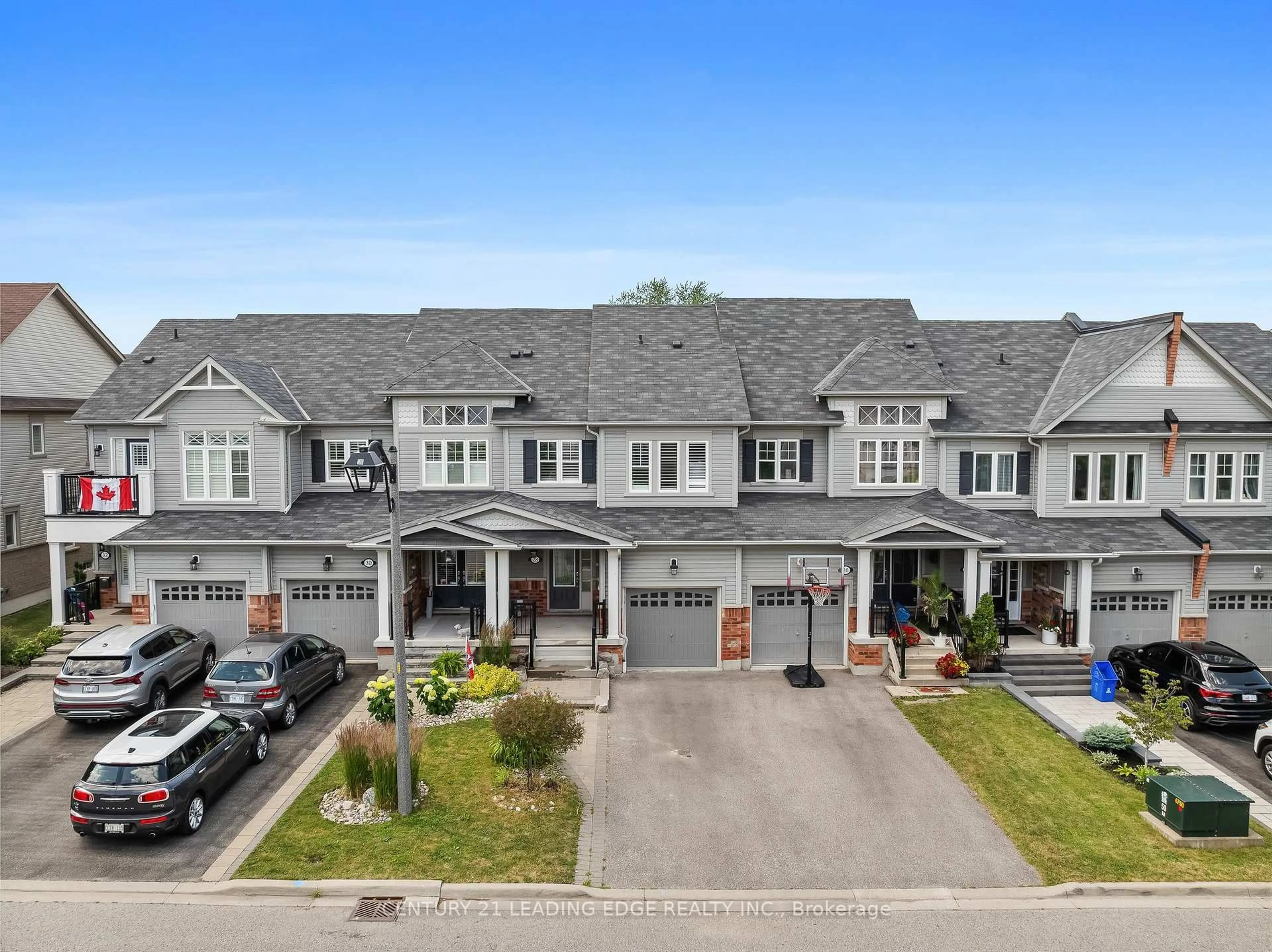 A pic from outside/outdoor area/front of a property/back of a property/a pic from drone, street for 28 Harbourside Dr, Whitby Ontario L1N 0H4