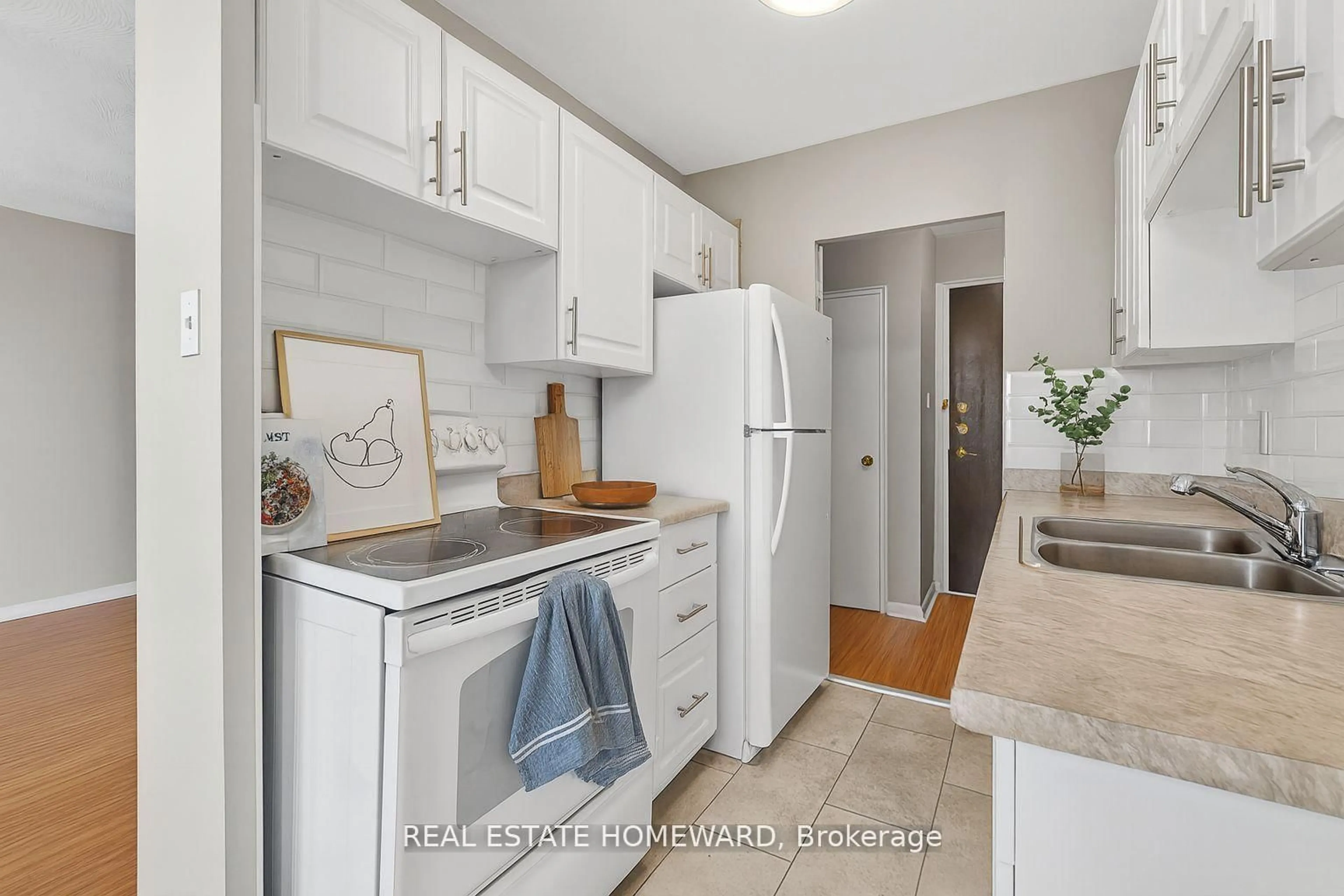 Standard kitchen, unknown for 915 Midland Ave #708, Toronto Ontario M1K 4G1