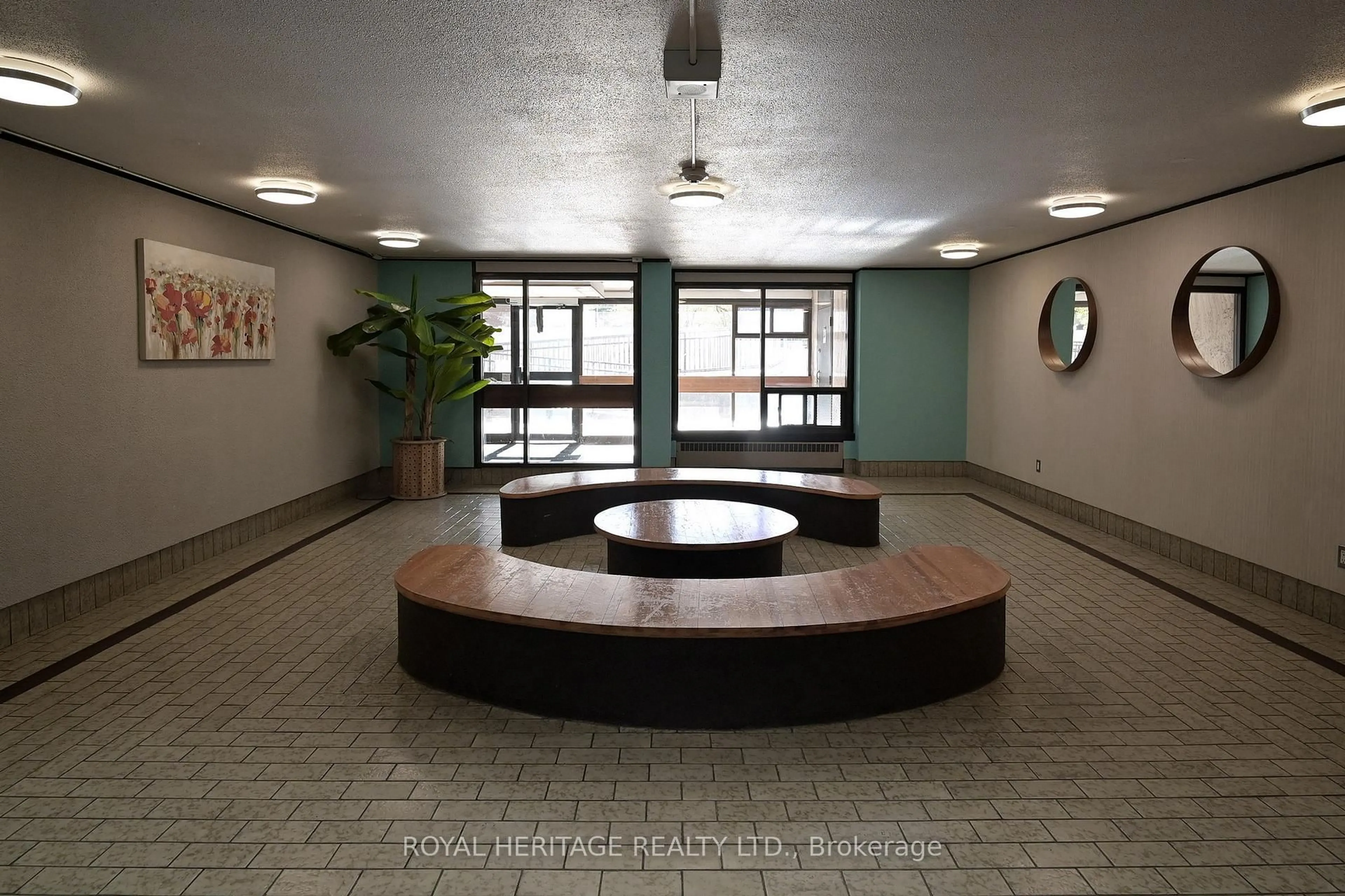 Unknown for 3 Massey Sq #301, Toronto Ontario M4C 5L5