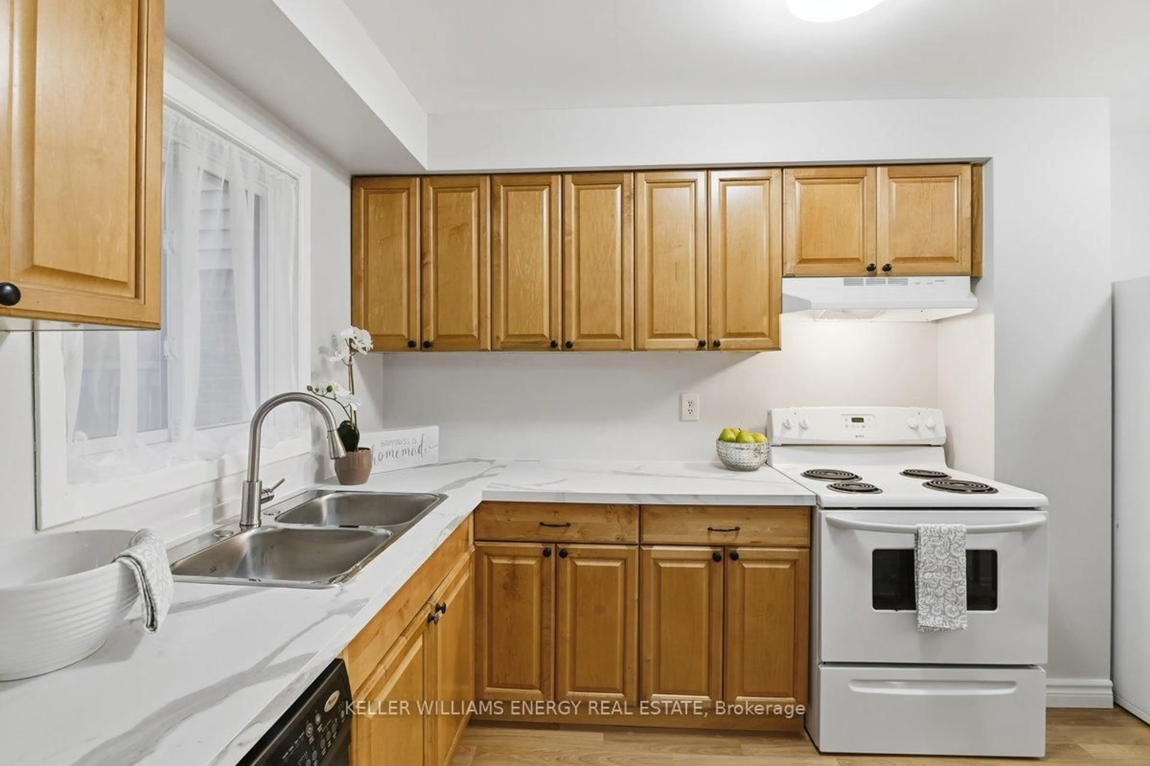 Standard kitchen, unknown for 611 Galahad Dr #75, Oshawa Ontario L1K 1M1
