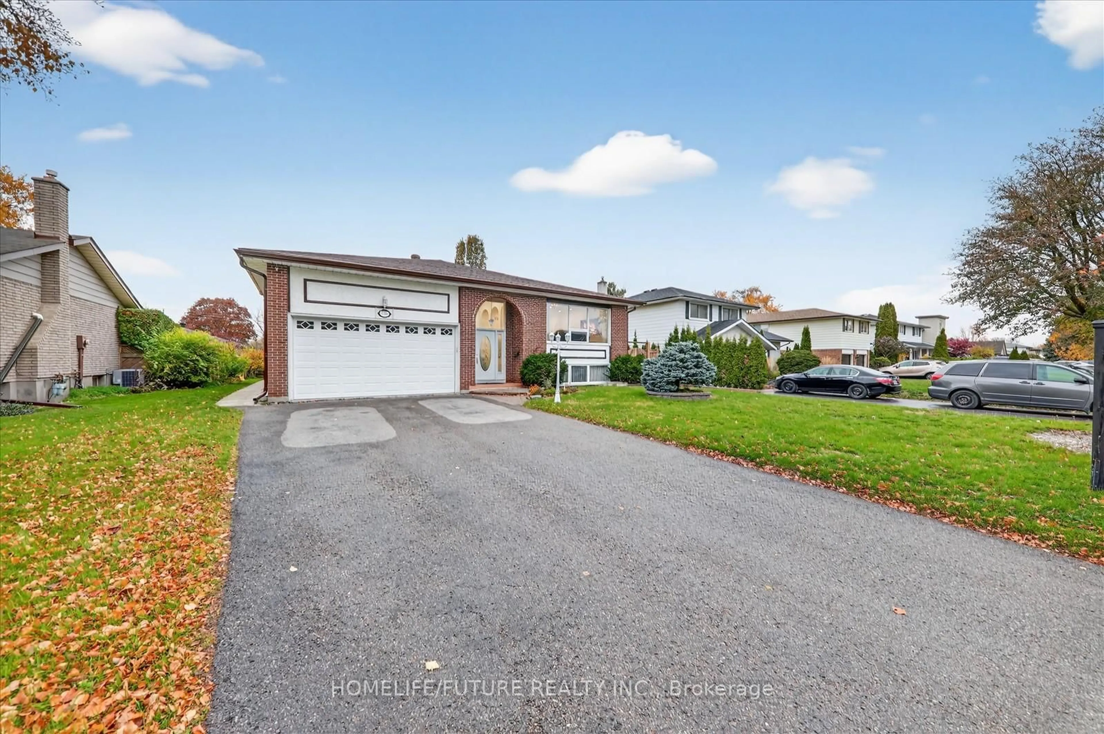 A pic from outside/outdoor area/front of a property/back of a property/a pic from drone, street for 790 Ferndale St, Oshawa Ontario L1J 5L7