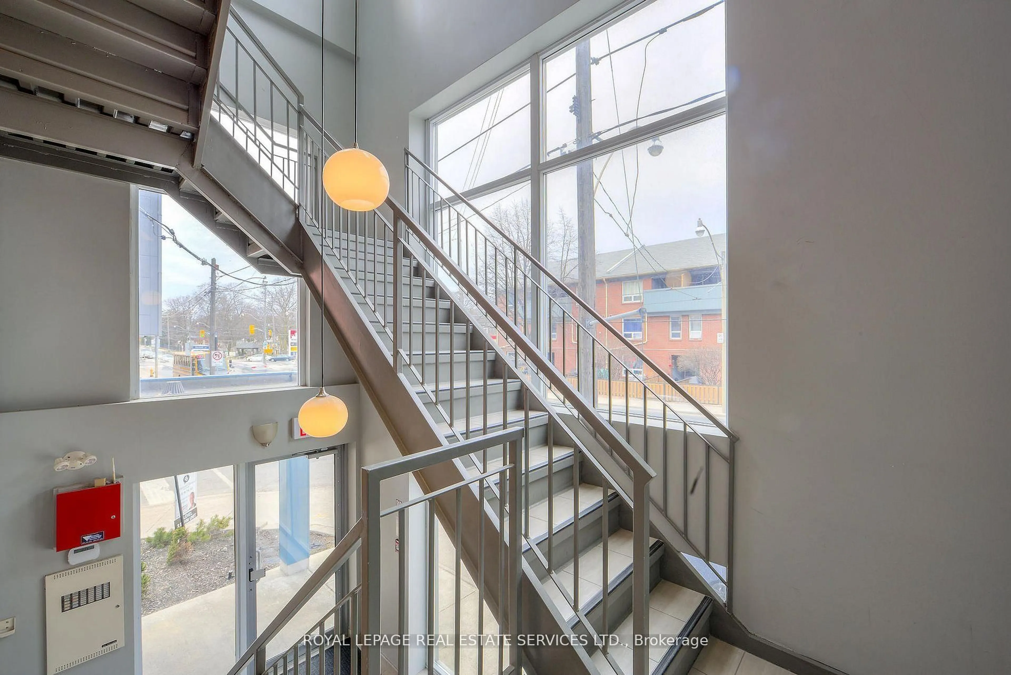 Indoor foyer for 323 Kingston Rd #203, Toronto Ontario M4L 1T8