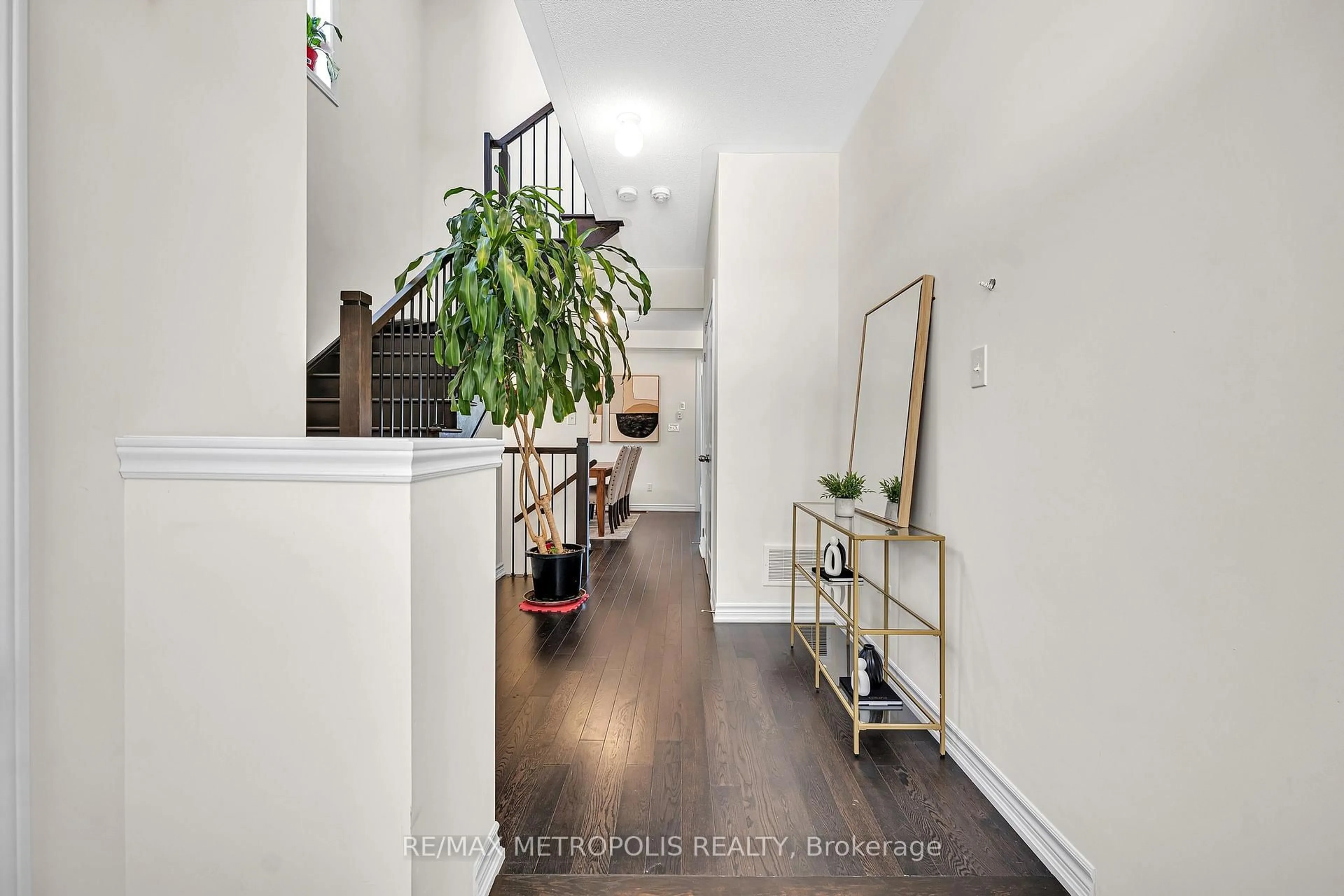 Indoor entryway for 1129 Cameo St, Pickering Ontario L1X 0L7