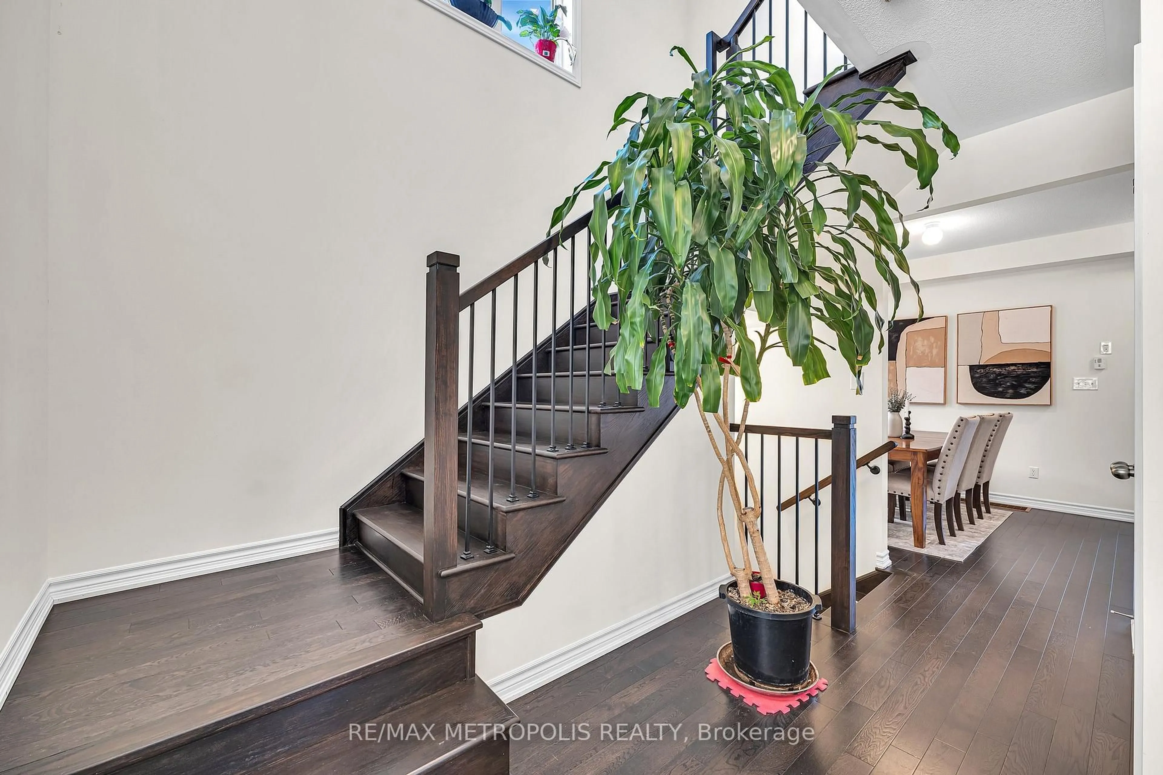 Indoor entryway for 1129 Cameo St, Pickering Ontario L1X 0L7