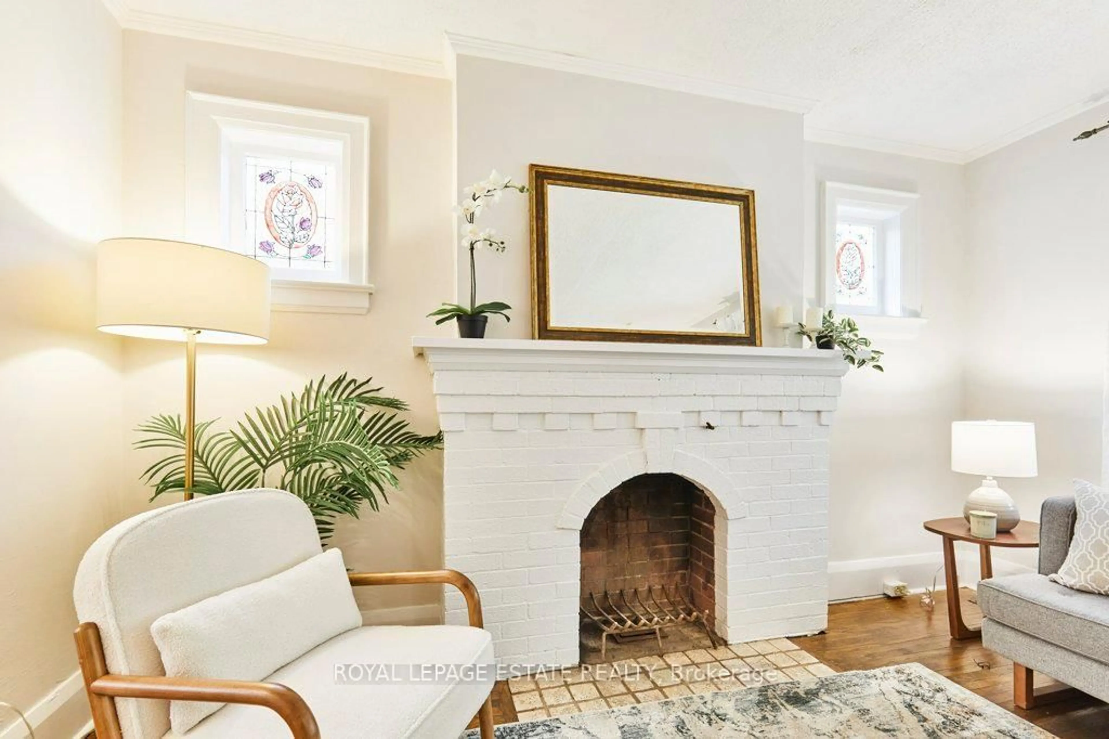 Living room with furniture, unknown for 44 Birchmount Rd, Toronto Ontario M1N 3J4