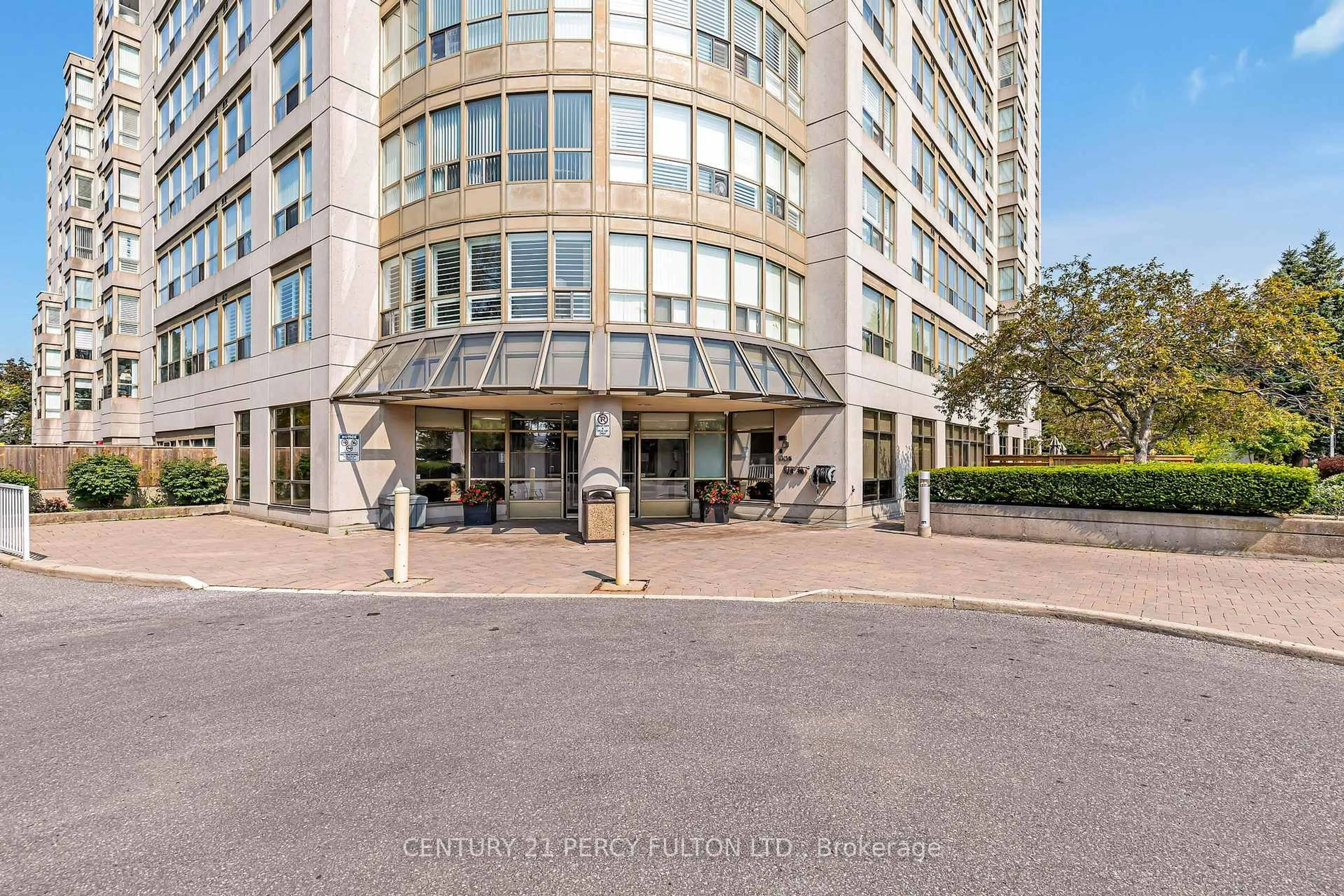 Unknown for 712 Rossland Rd #506, Whitby Ontario L1N 9E8