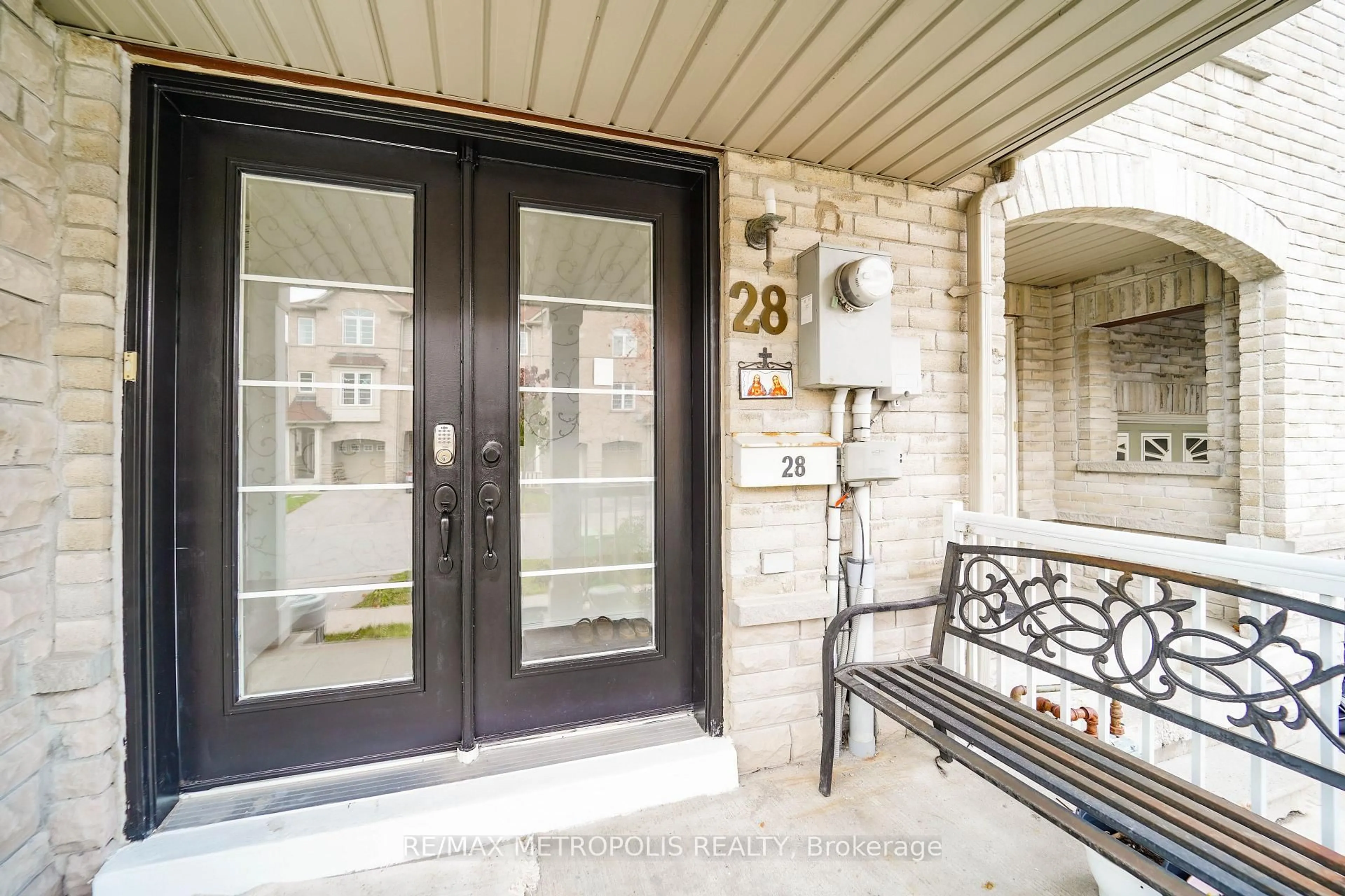 Indoor entryway for 28 Talbotshire St, Ajax Ontario L1S 0A6