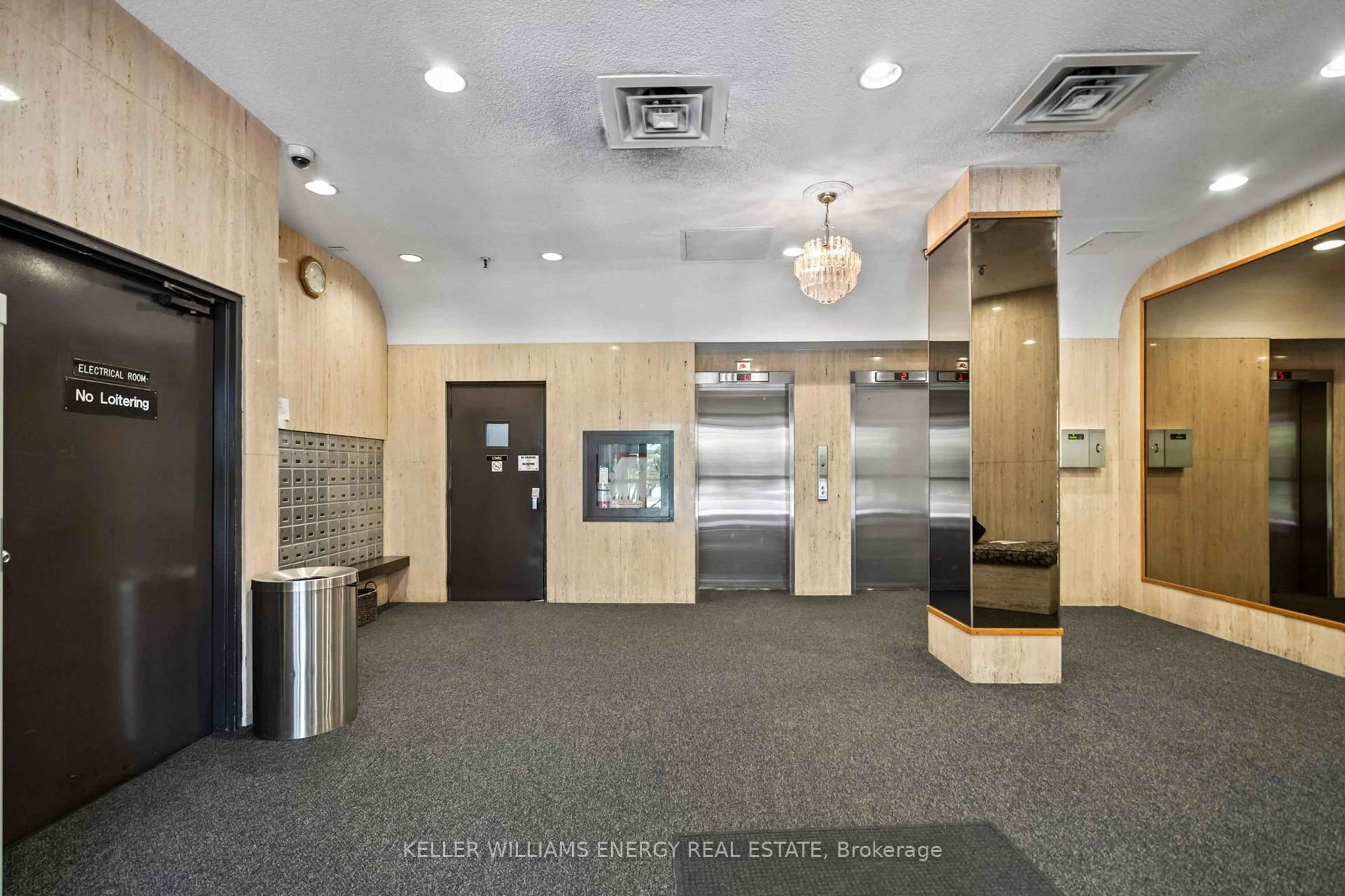 Indoor foyer for 50 Richmond St #432, Oshawa Ontario L1G 7C7