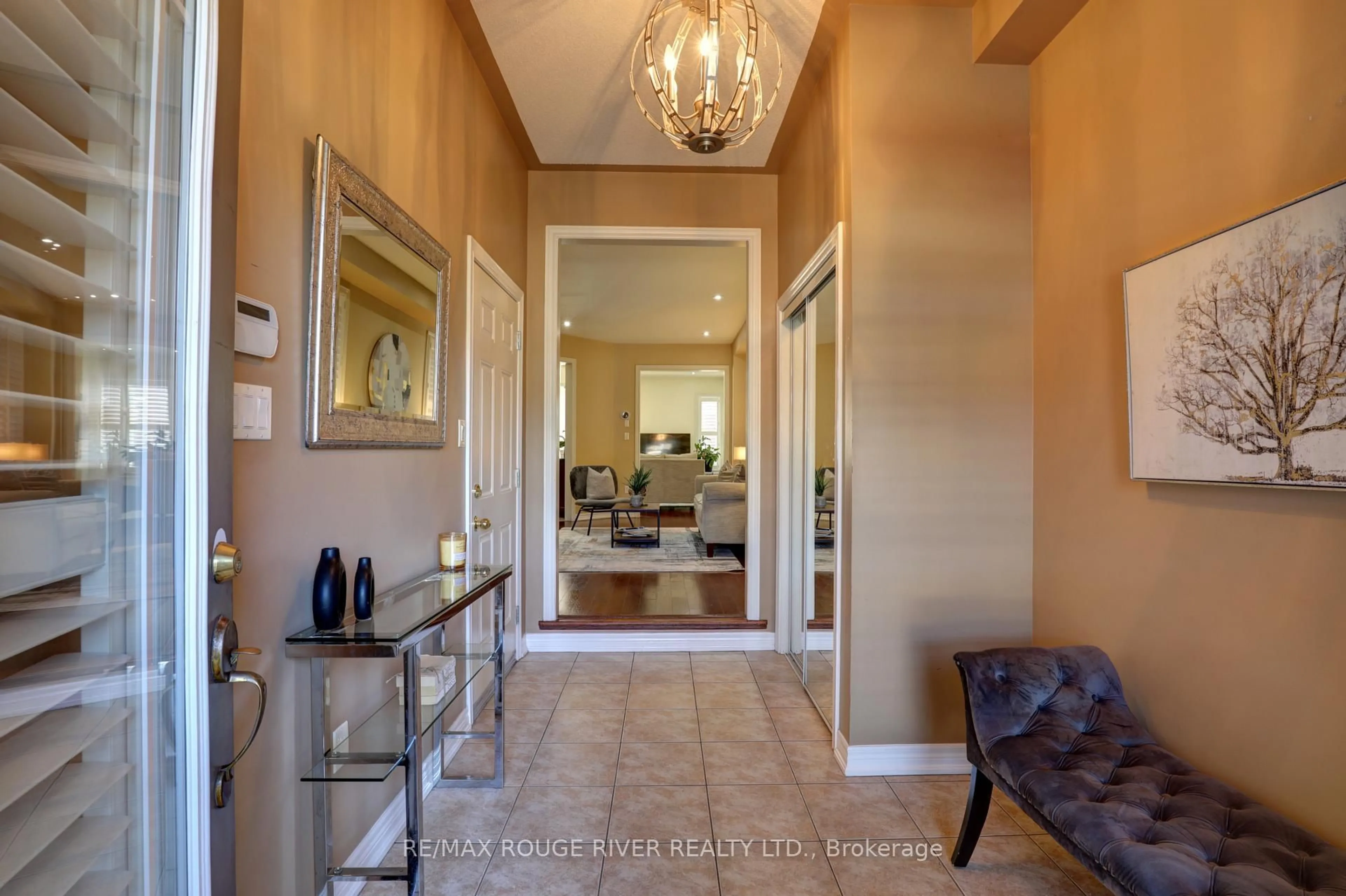 Indoor entryway for 1932 Treetop Way, Pickering Ontario L1V 0B4