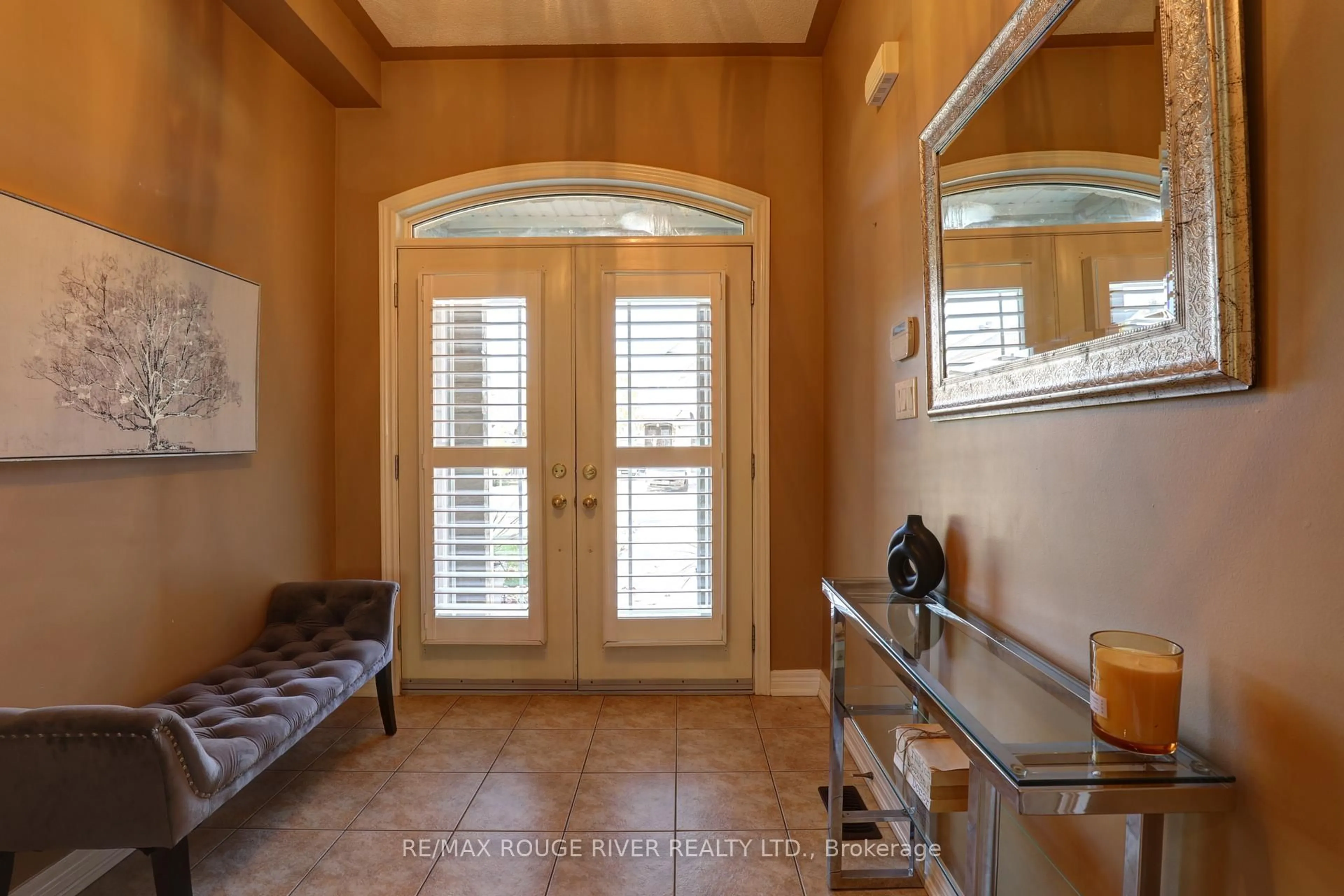 Indoor entryway for 1932 Treetop Way, Pickering Ontario L1V 0B4