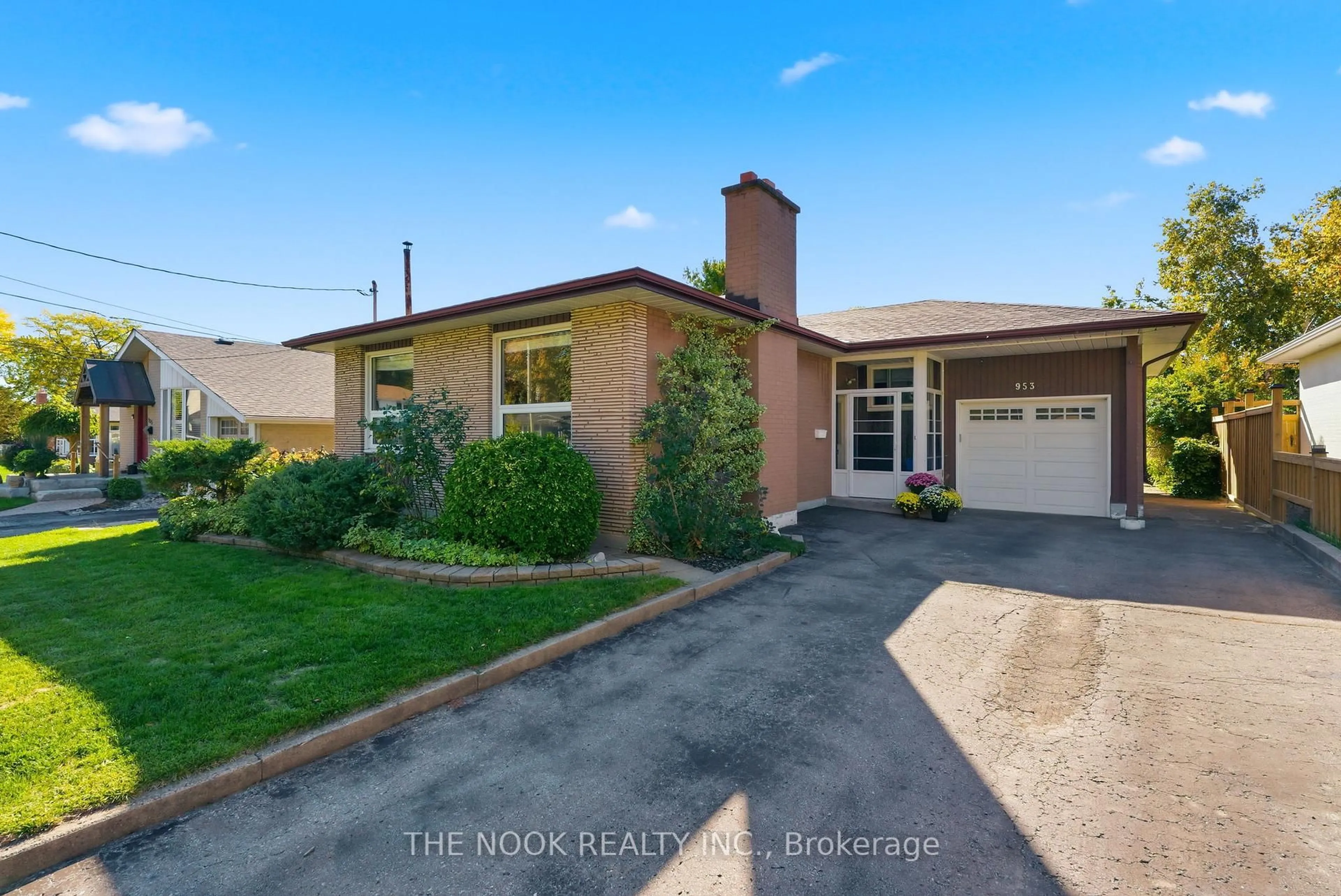 Home with brick exterior material, street for 953 Essa Cres, Pickering Ontario L1W 2J2