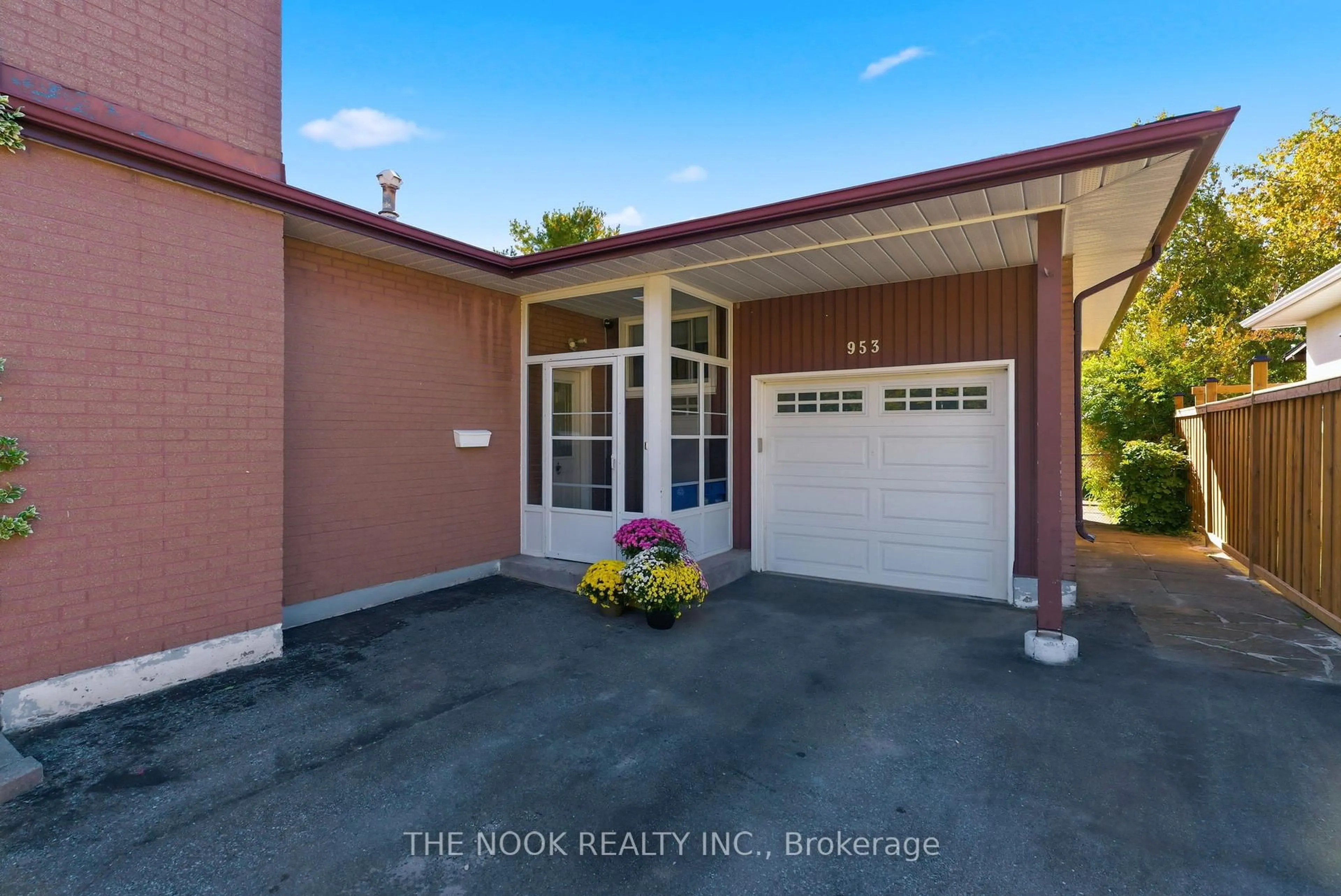 Unknown for 953 Essa Cres, Pickering Ontario L1W 2J2