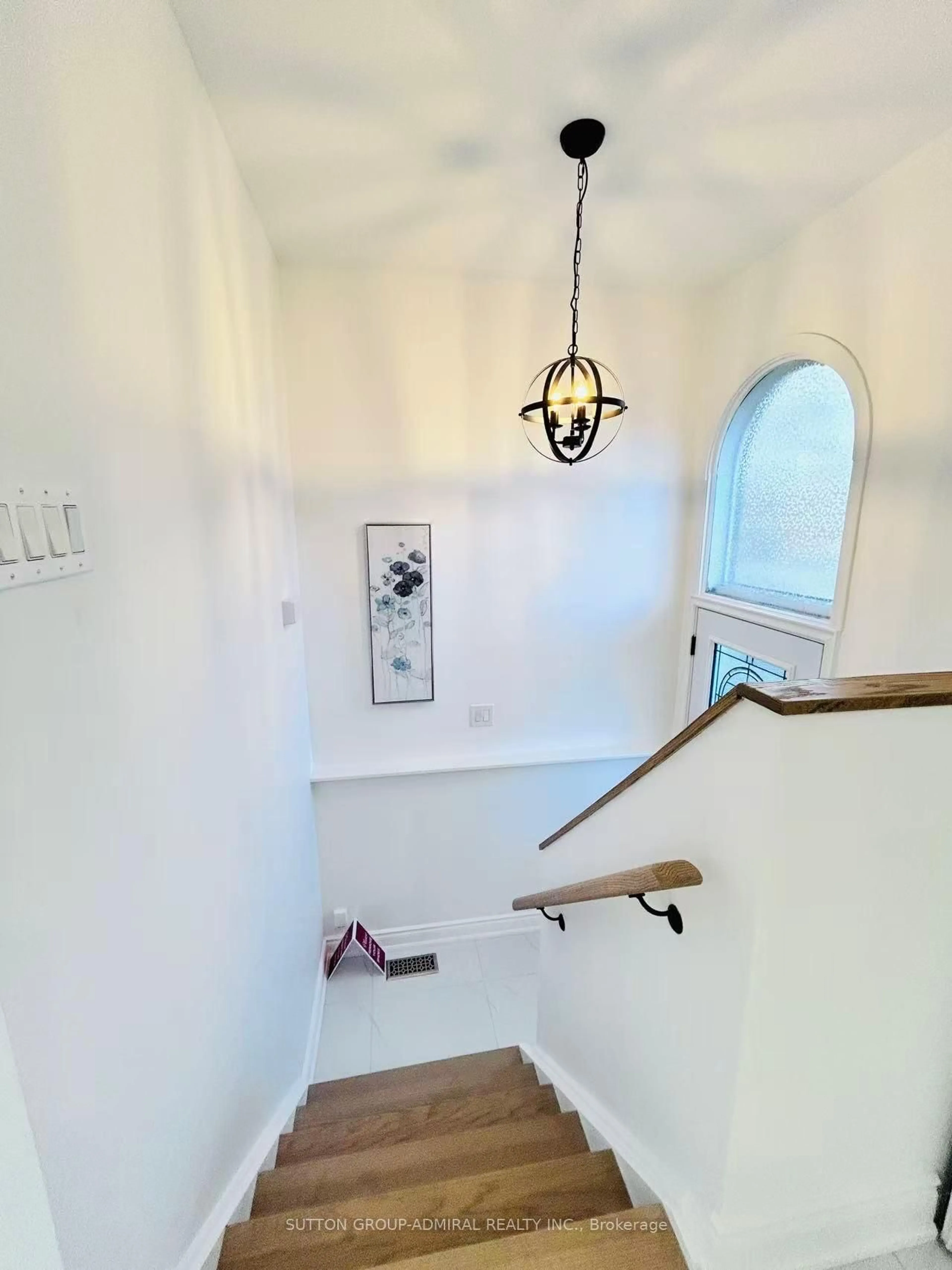 Indoor entryway for 23 Hildenboro Sq, Toronto Ontario M1W 1Y2