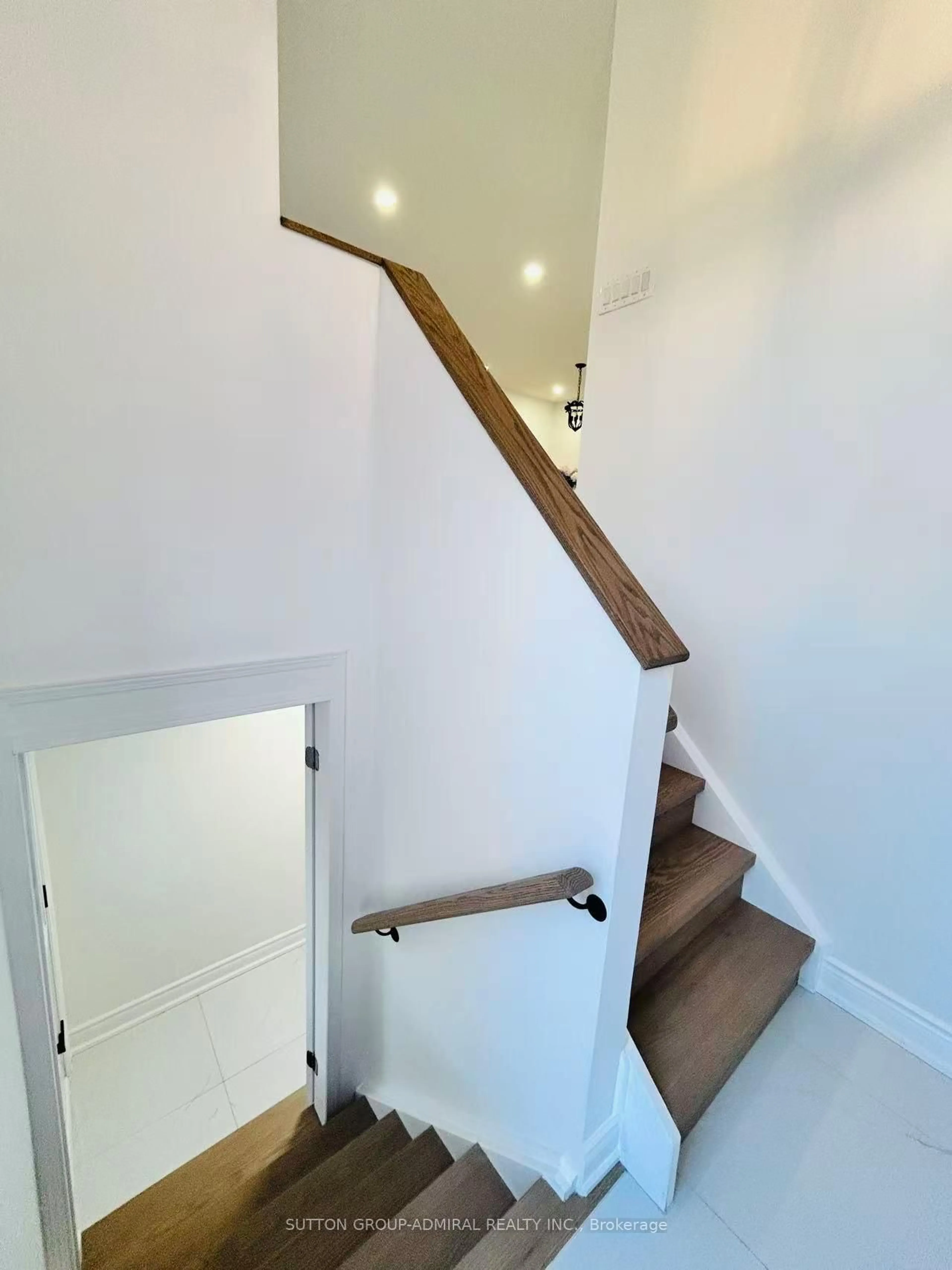 Stairs for 23 Hildenboro Sq, Toronto Ontario M1W 1Y2