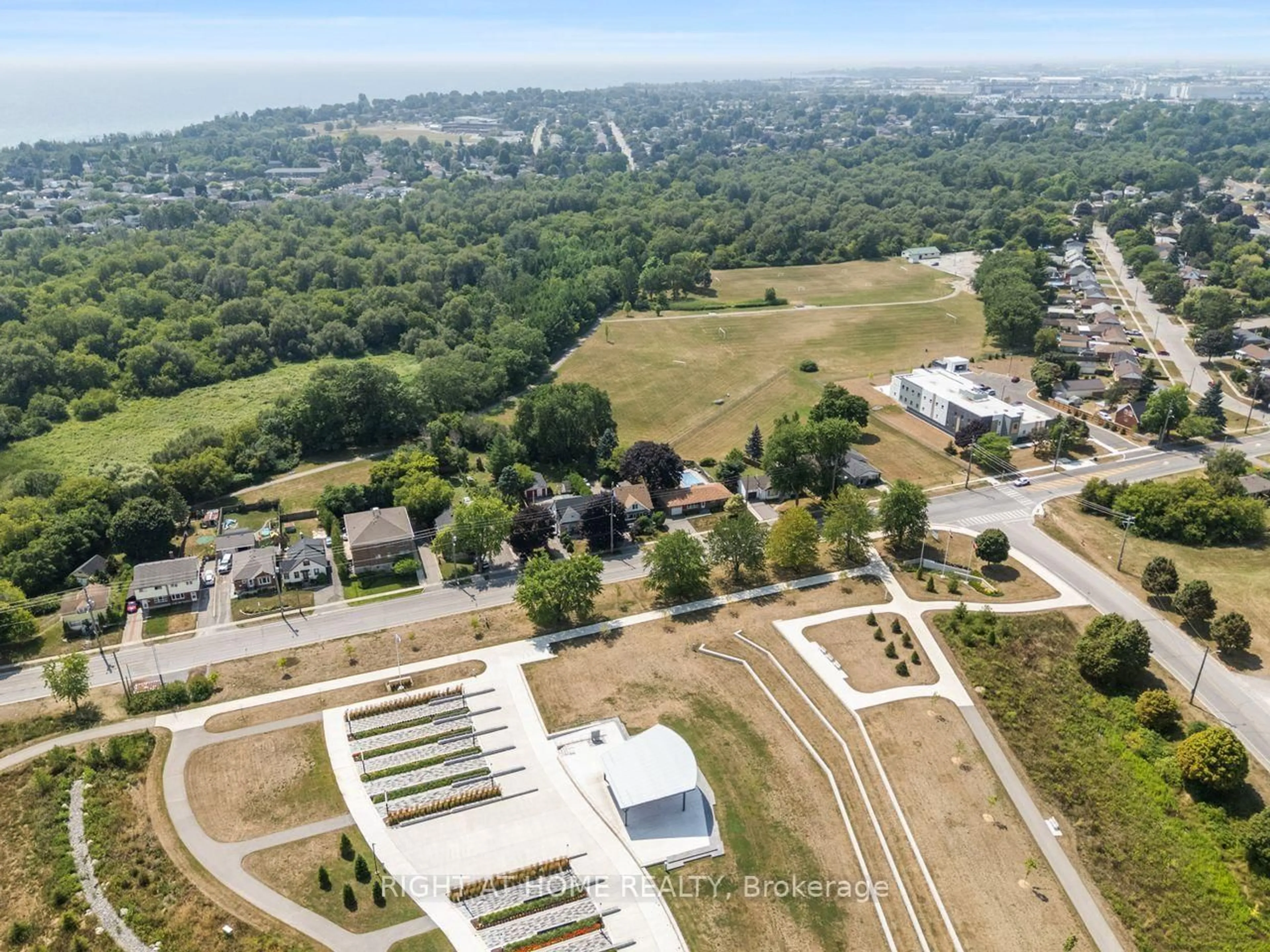 A pic from outside/outdoor area/front of a property/back of a property/a pic from drone, mountain view for 1398 Simcoe St, Oshawa Ontario L1H 4M4