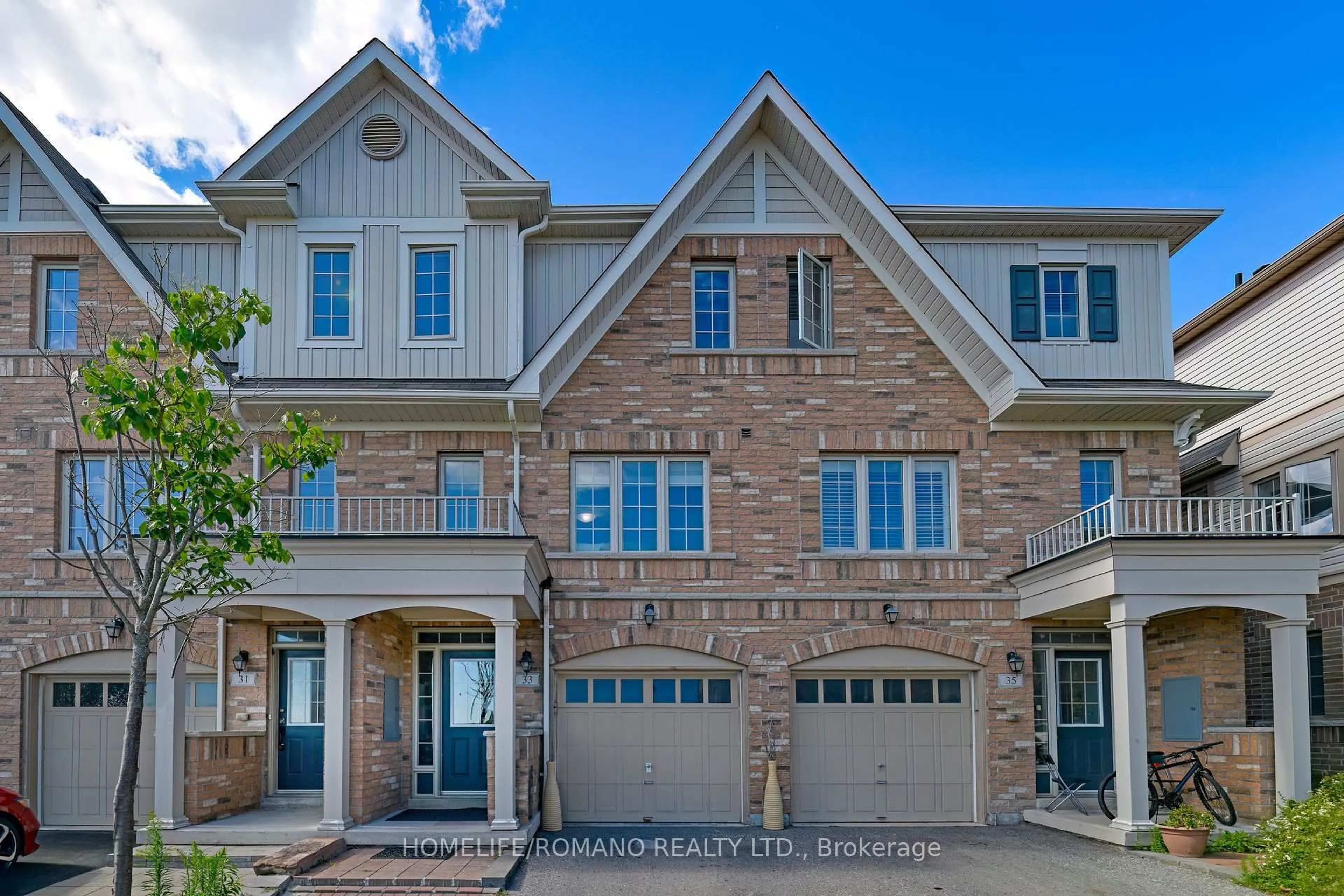 Home with brick exterior material, street for 33 Comfort Way, Whitby Ontario L1N 2K6