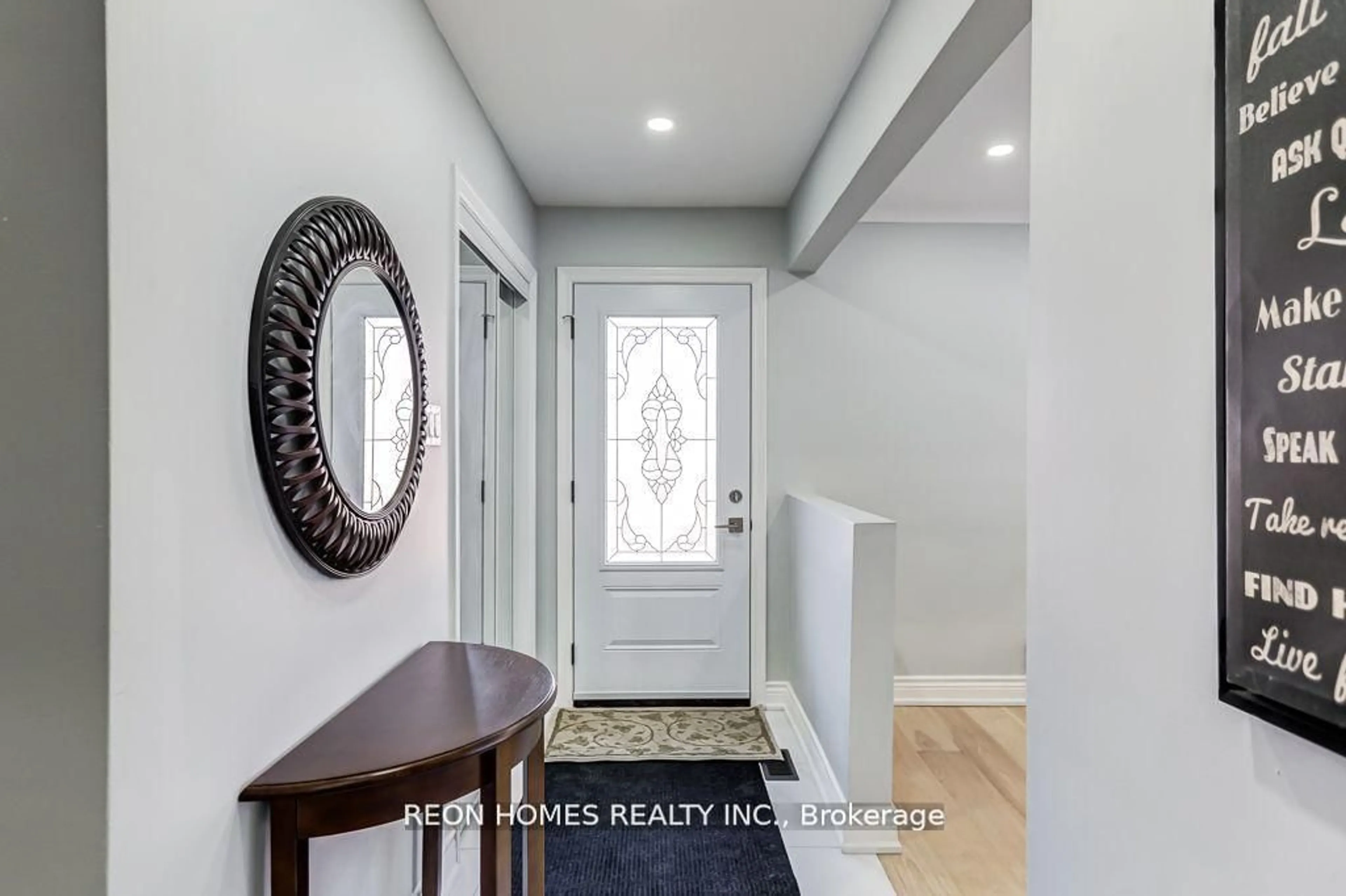 Indoor entryway for 20 Bluefin Cres, Toronto Ontario M1H 2L1