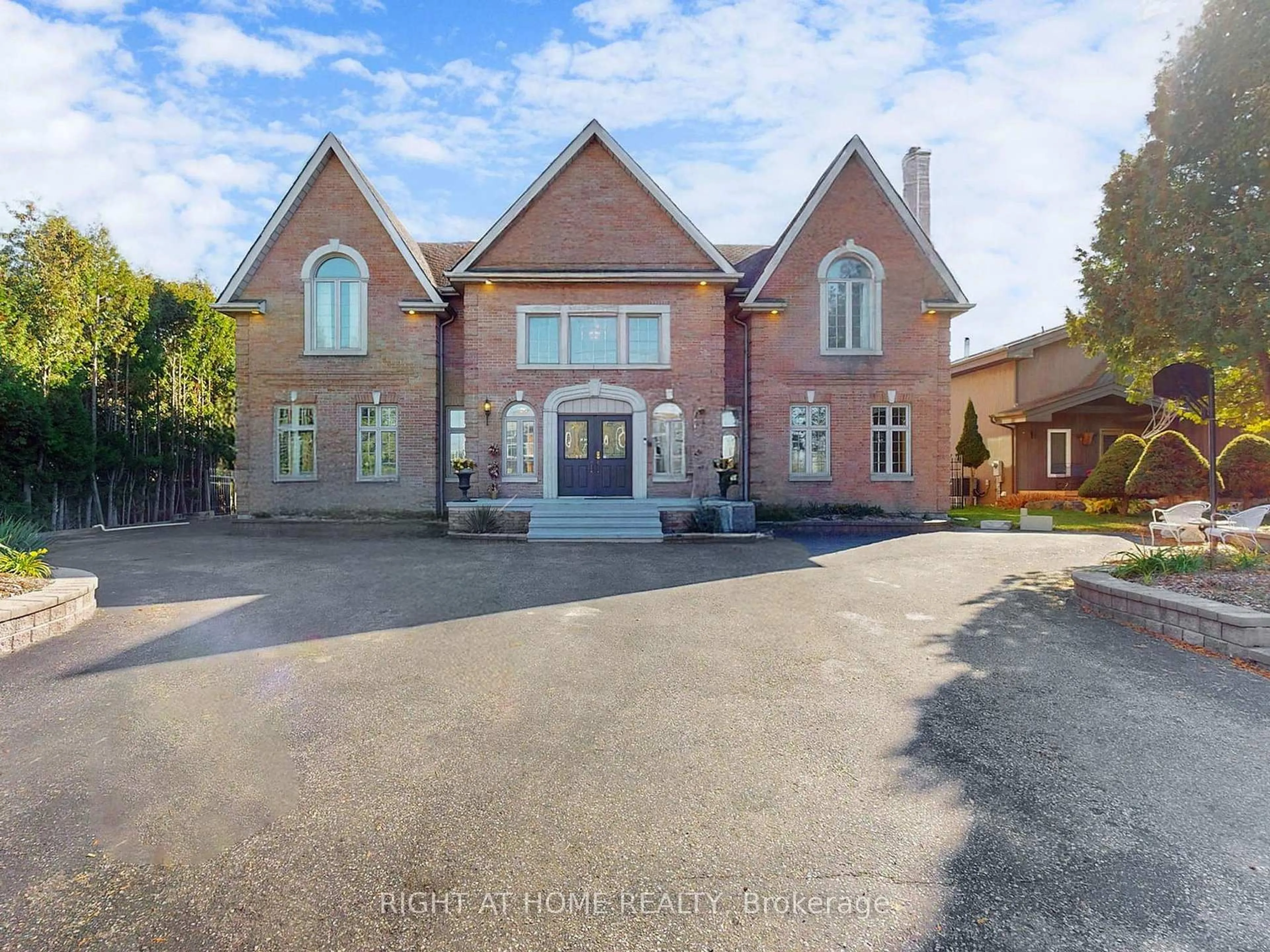 A pic from outside/outdoor area/front of a property/back of a property/a pic from drone, unknown for 26 Ontoro Blvd, Ajax Ontario L1Z 1X6