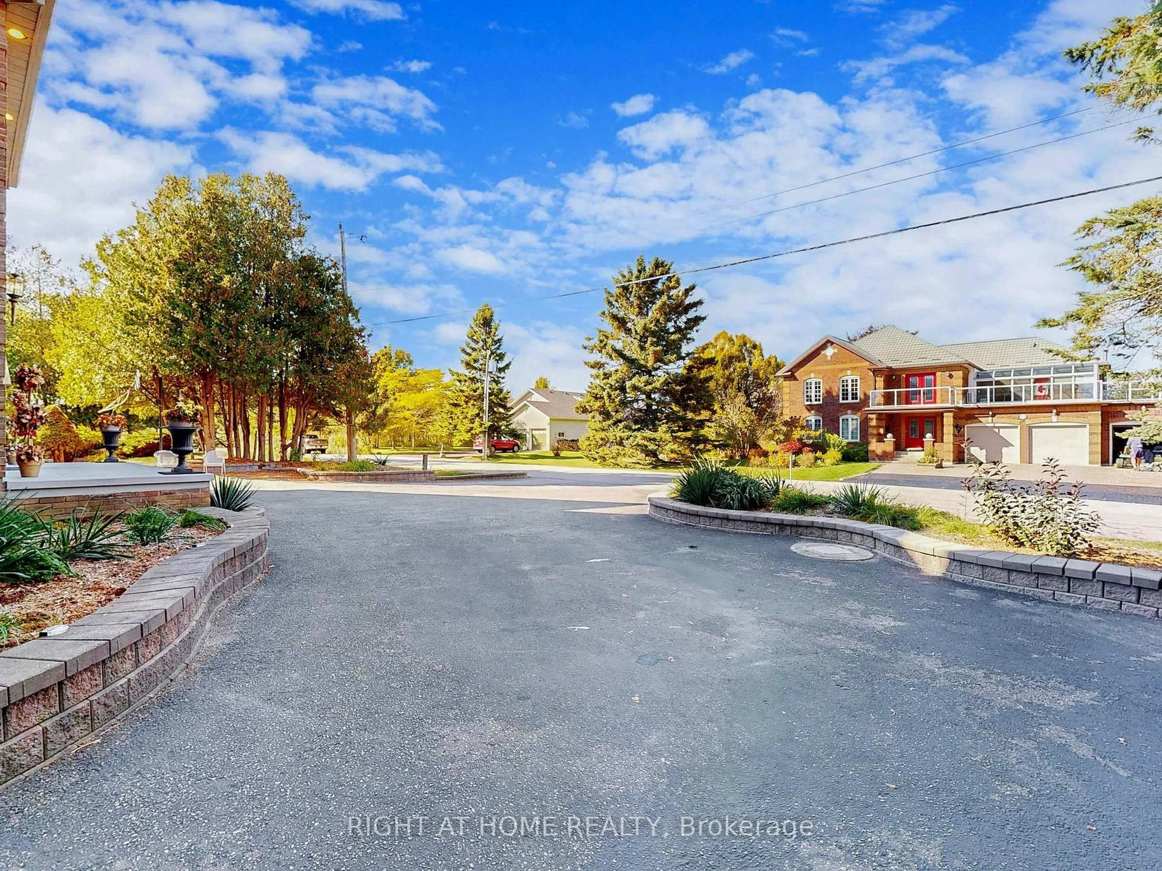 A pic from outside/outdoor area/front of a property/back of a property/a pic from drone, street for 26 Ontoro Blvd, Ajax Ontario L1Z 1X6