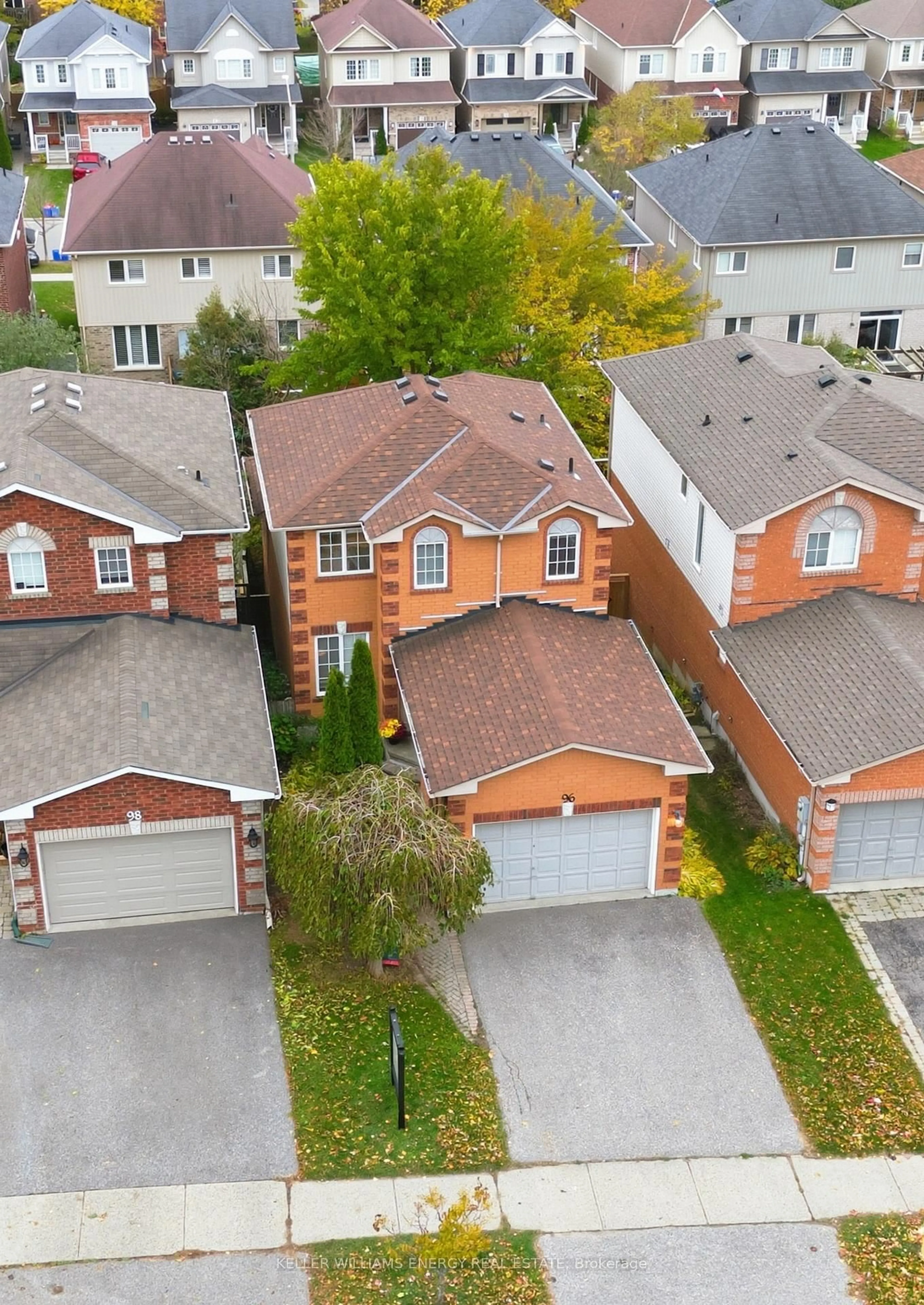 A pic from outside/outdoor area/front of a property/back of a property/a pic from drone, street for 96 John Walter Cres, Clarington Ontario L1E 2W8