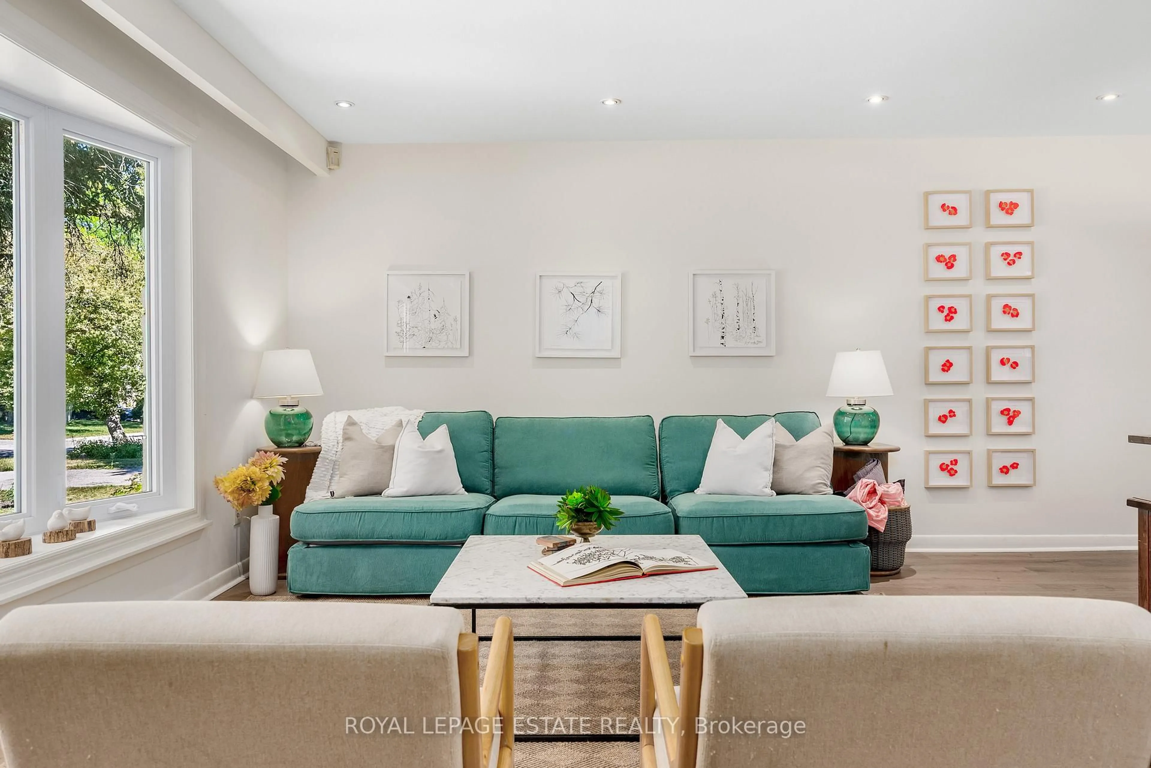 Living room with furniture, unknown for 21 Nuffield Dr, Toronto Ontario M1E 1H3