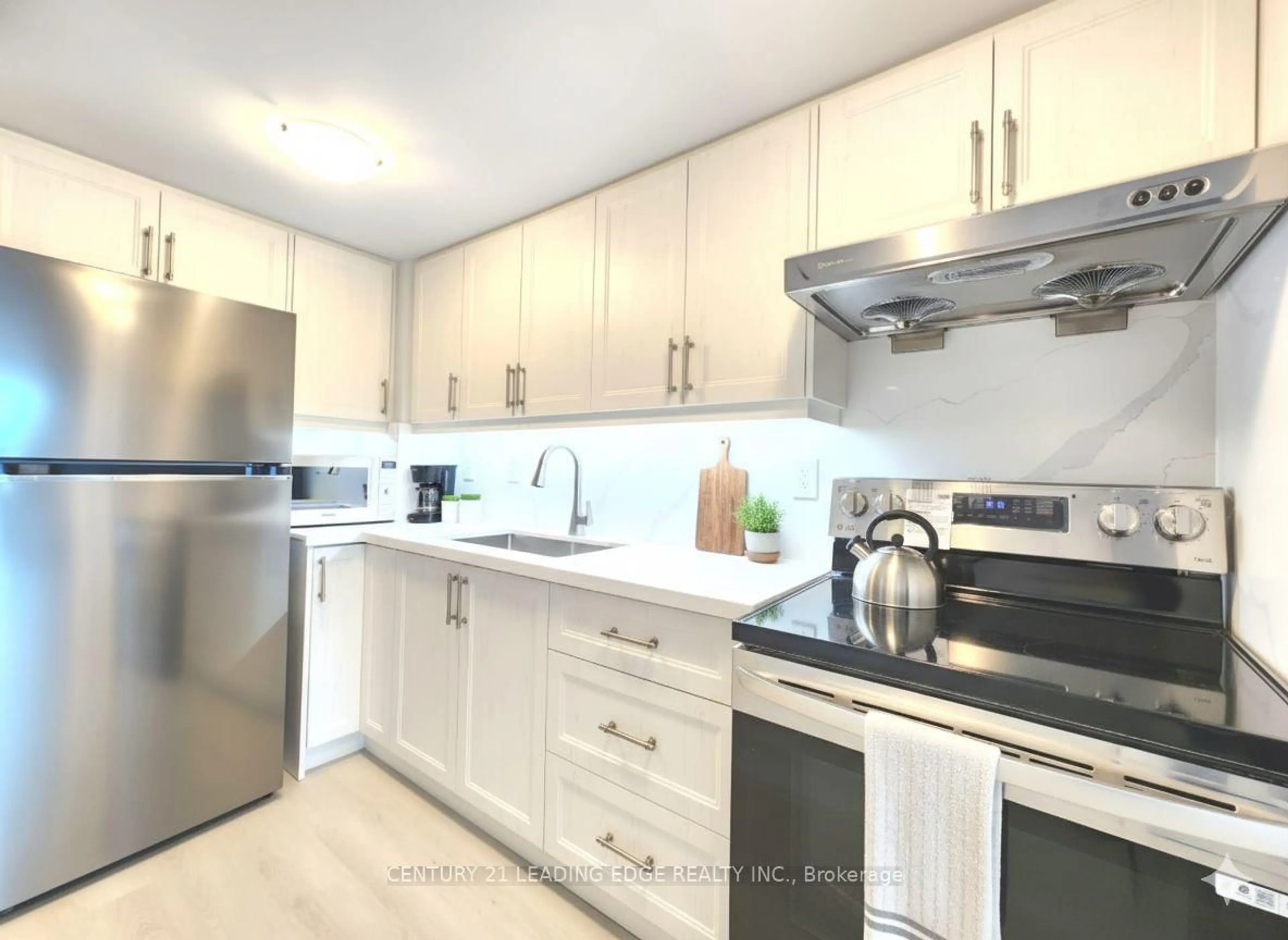 Standard kitchen, ceramic/tile floor for 90 Scottfield Dr #523, Toronto Ontario M1S 5W4