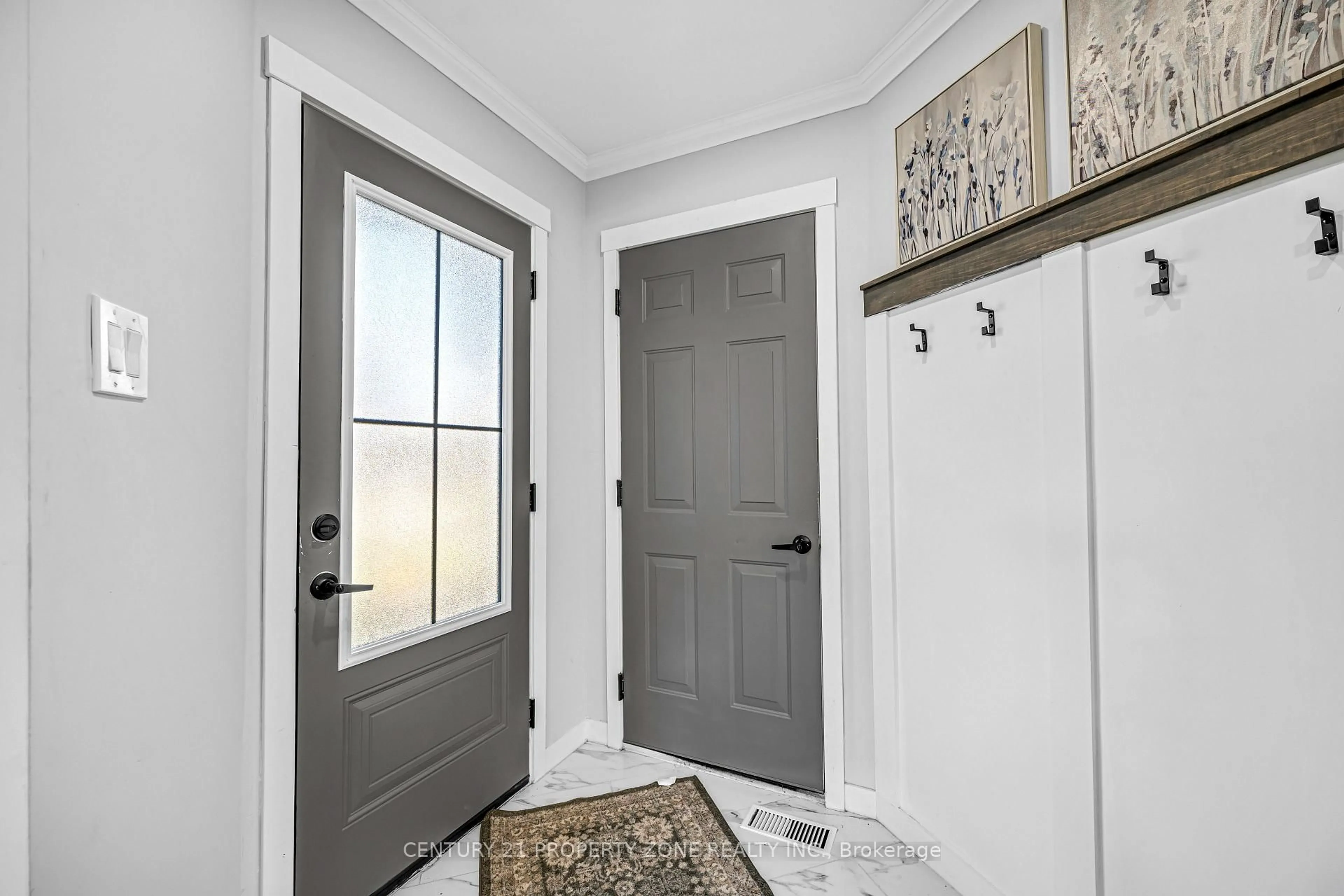 Indoor entryway for 703 Mountjoy Crt, Oshawa Ontario L1K 1W8