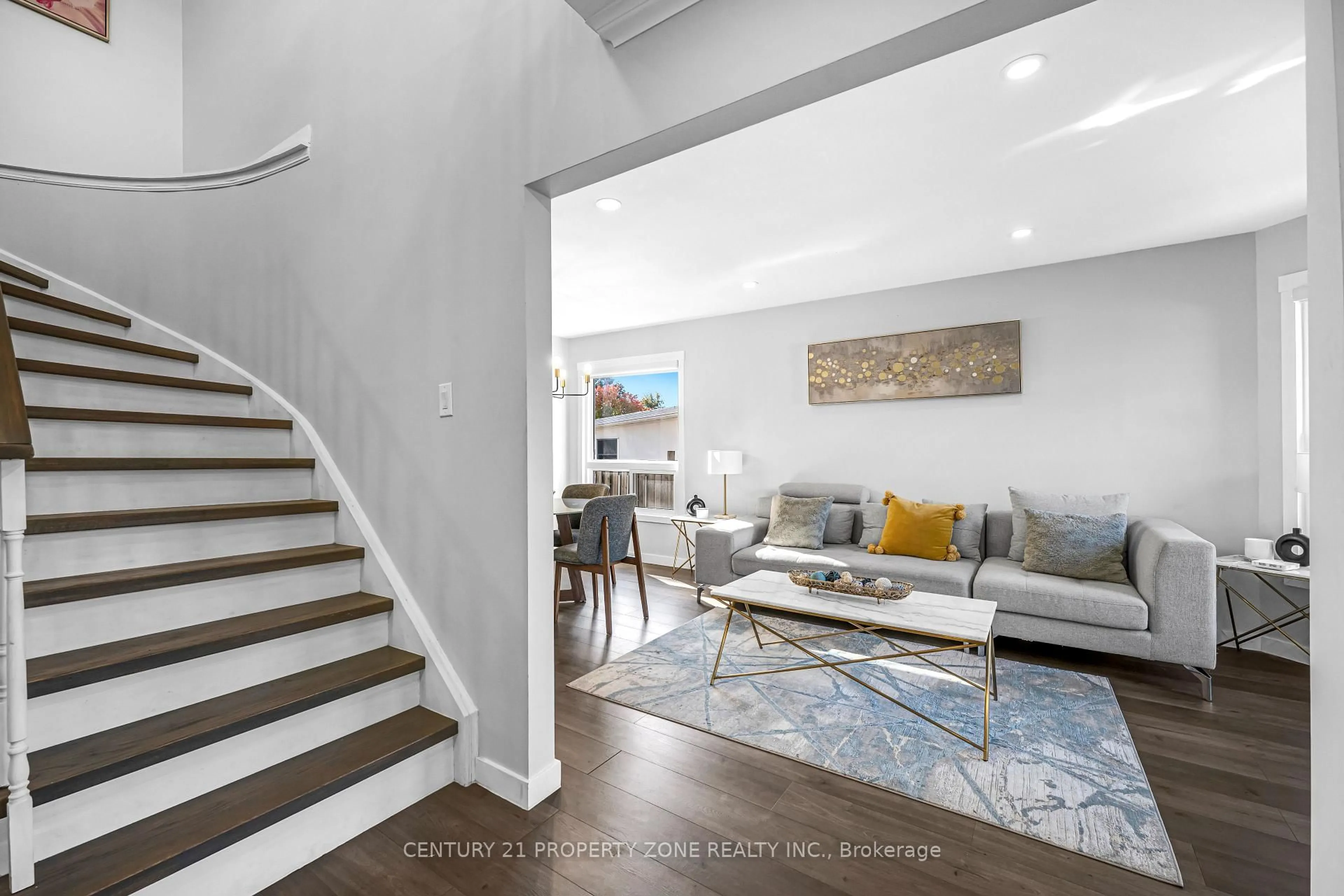 Unknown for 703 Mountjoy Crt, Oshawa Ontario L1K 1W8