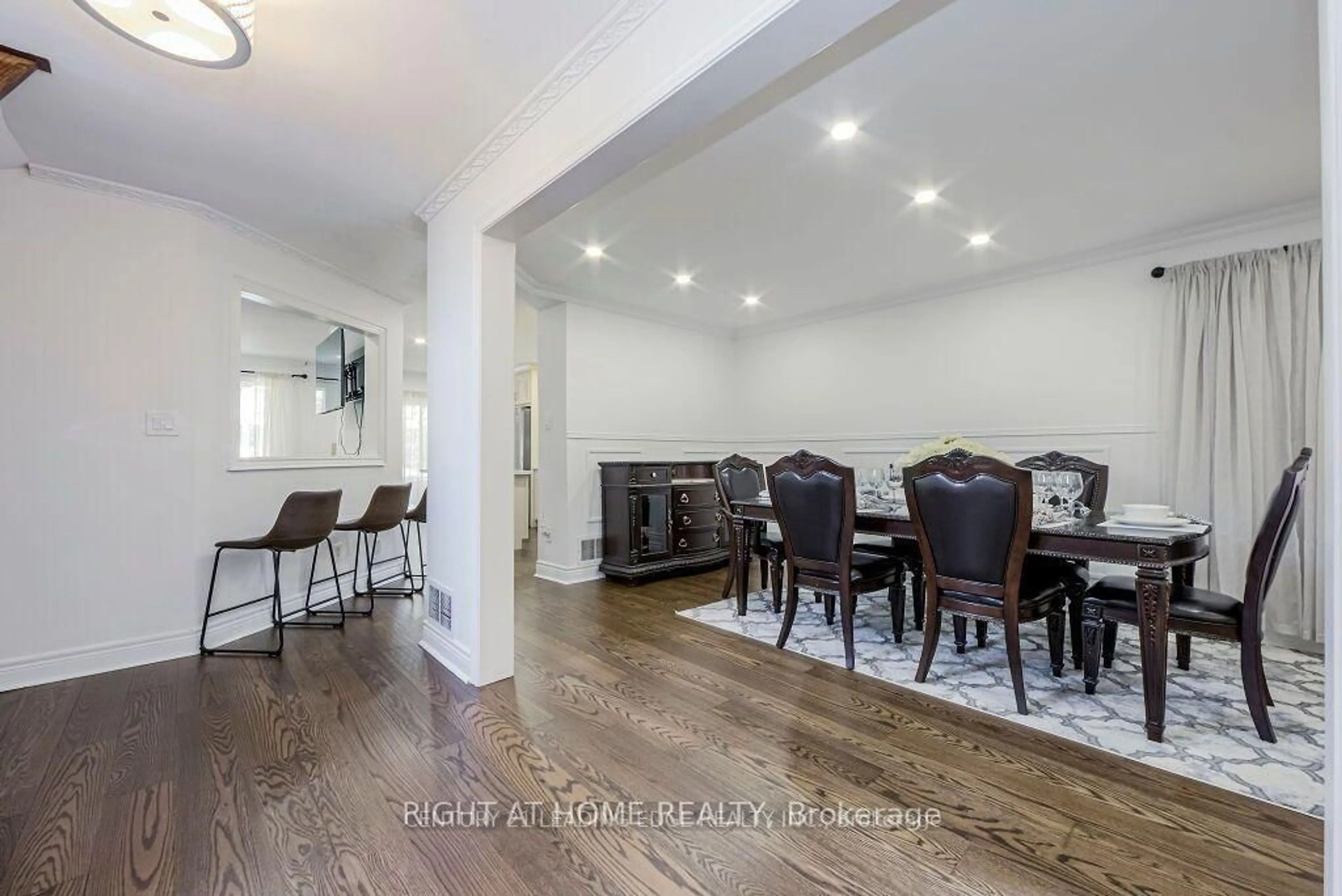 Dining room, unknown for 33 Markwood Cres, Whitby Ontario L1R 2S3