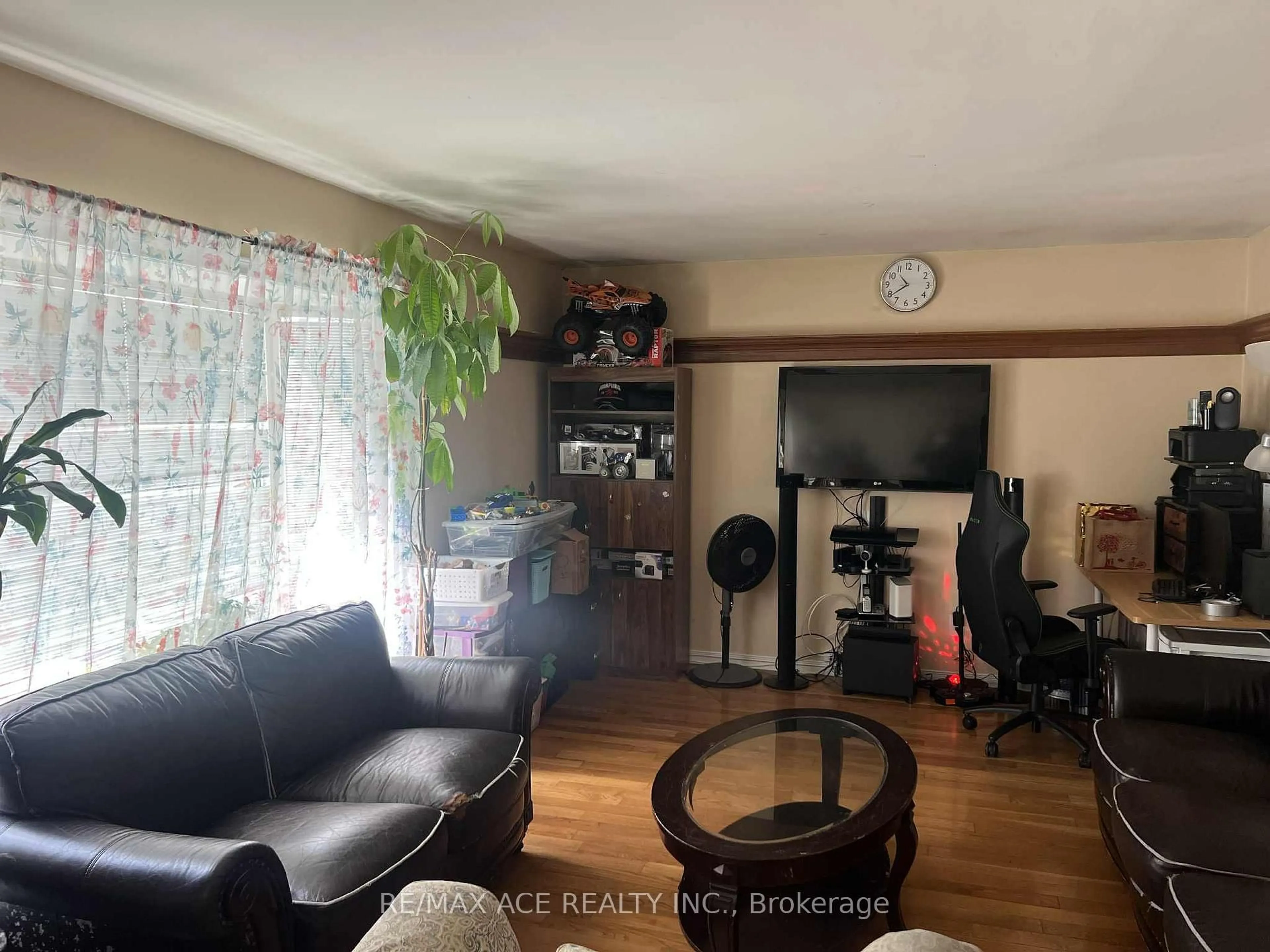 A pic of a room for 33 Crow Tr, Toronto Ontario M1B 1X6