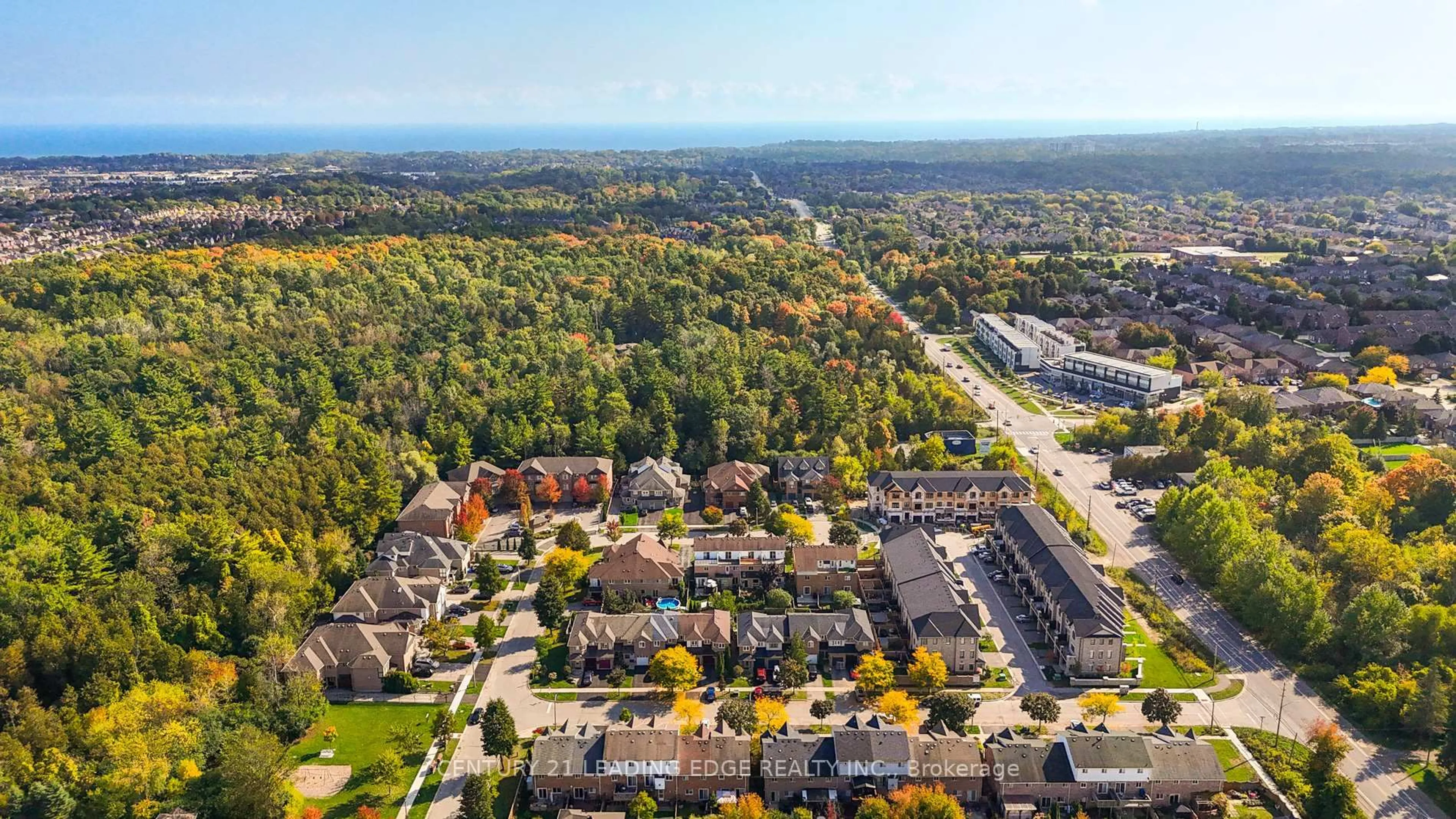 A pic from outside/outdoor area/front of a property/back of a property/a pic from drone, mountain view for 330 Sparrow Circ, Pickering Ontario L1V 6Y3