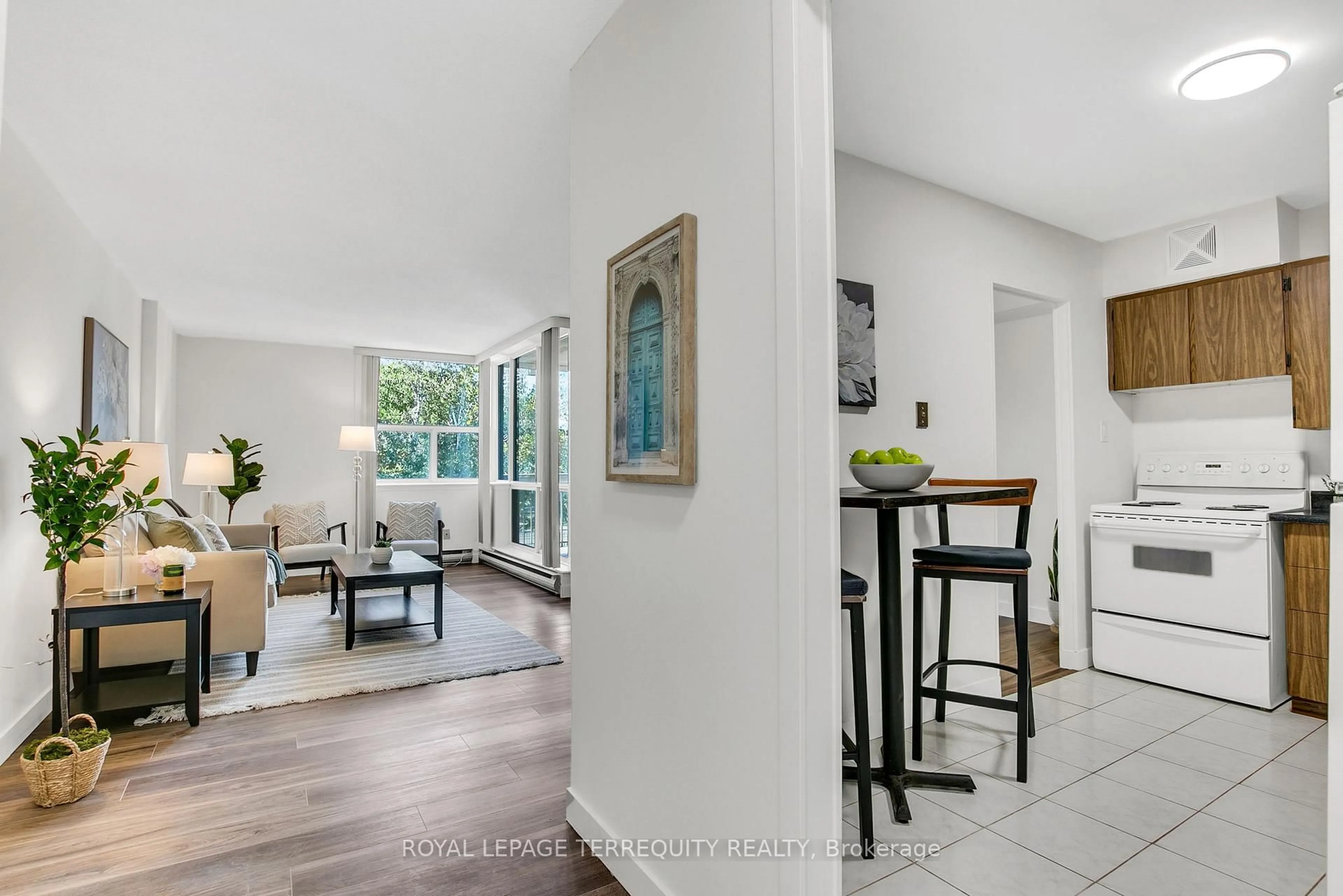 Indoor entryway for 2500 Bridletowne Circ #207, Toronto Ontario M1W 2V6