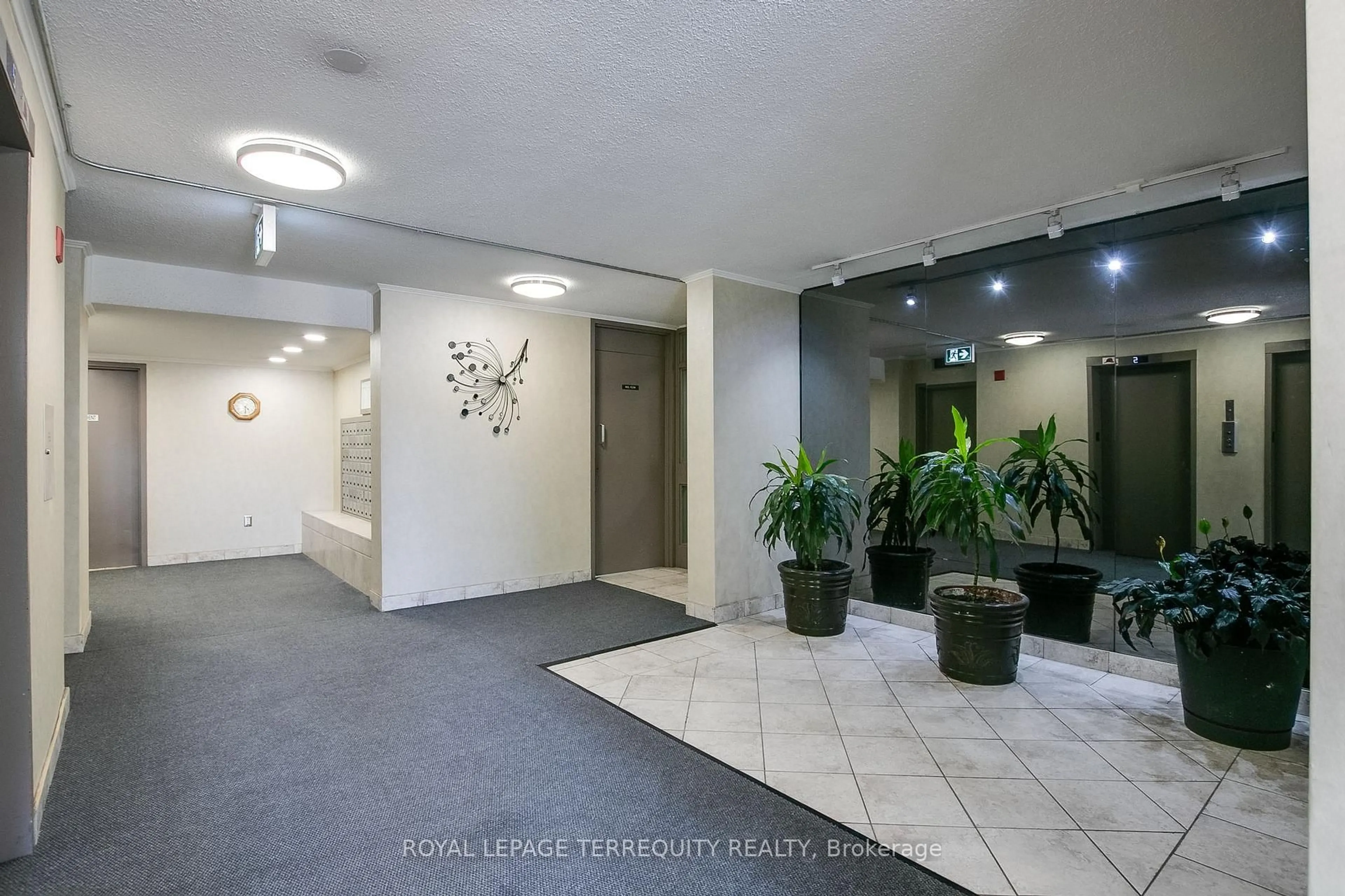 Indoor foyer for 2500 Bridletowne Circ #207, Toronto Ontario M1W 2V6