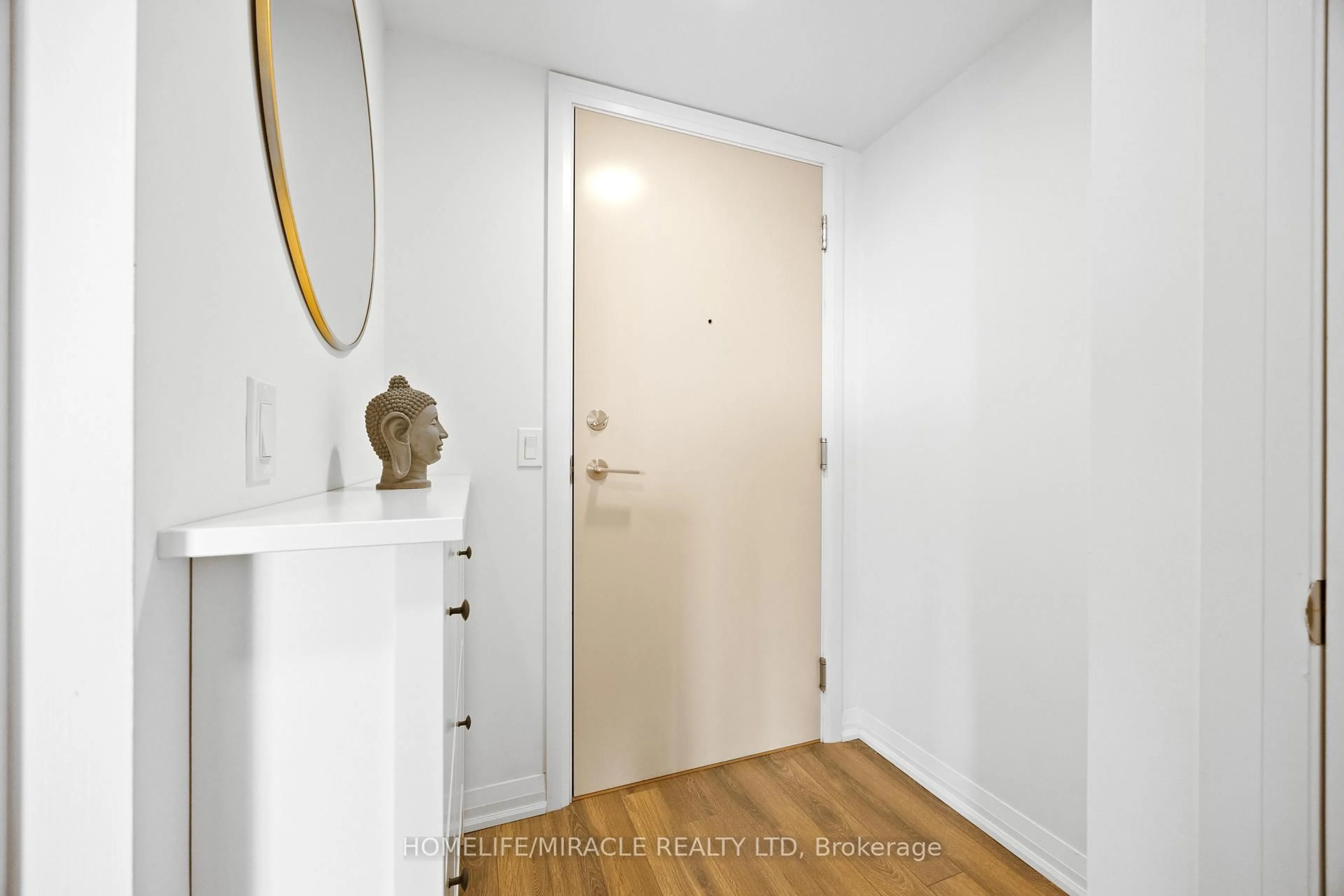 Indoor entryway for 30 Meadowglen Pl #2002, Toronto Ontario M1G 0A6