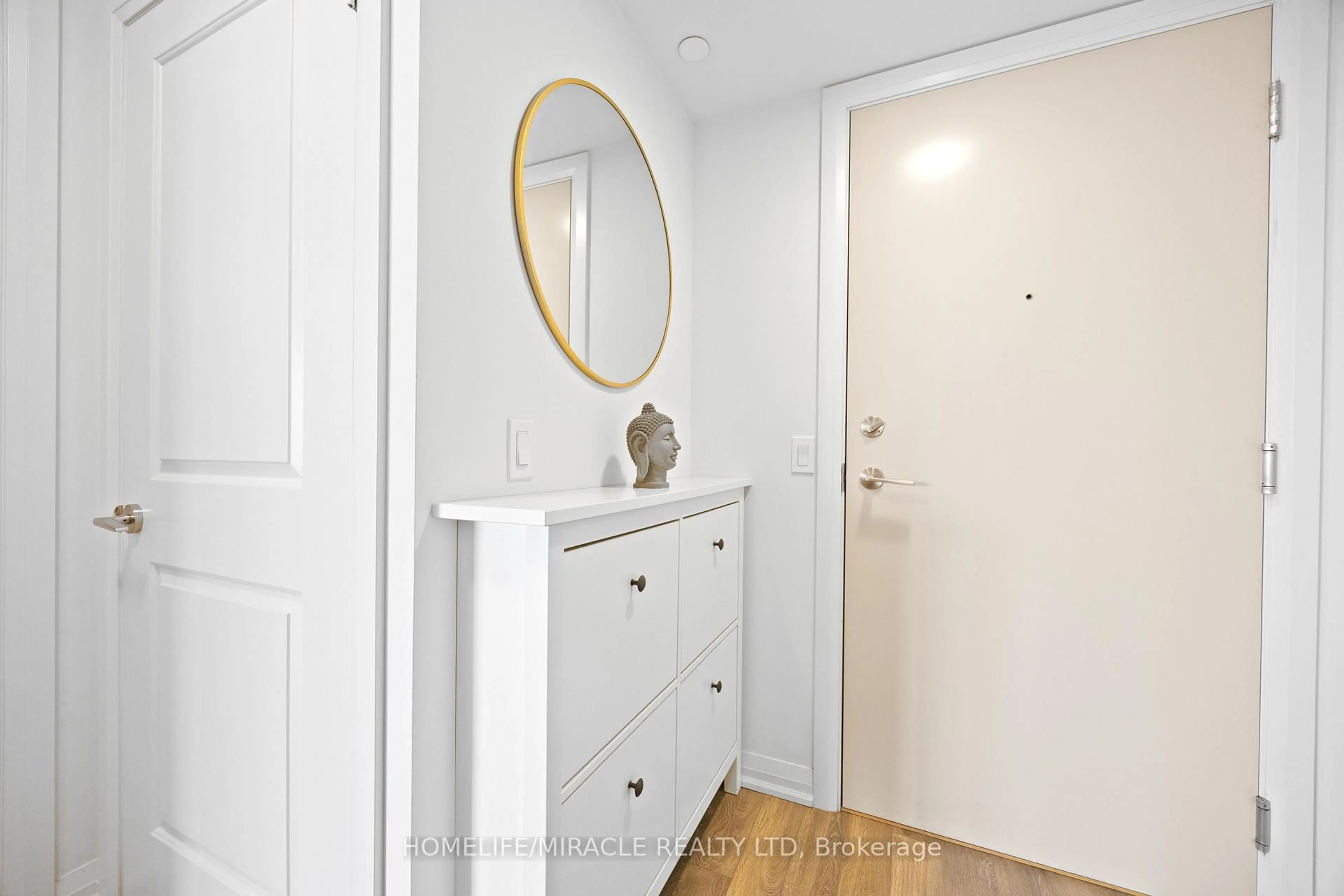 Indoor entryway for 30 Meadowglen Pl #2002, Toronto Ontario M1G 0A6