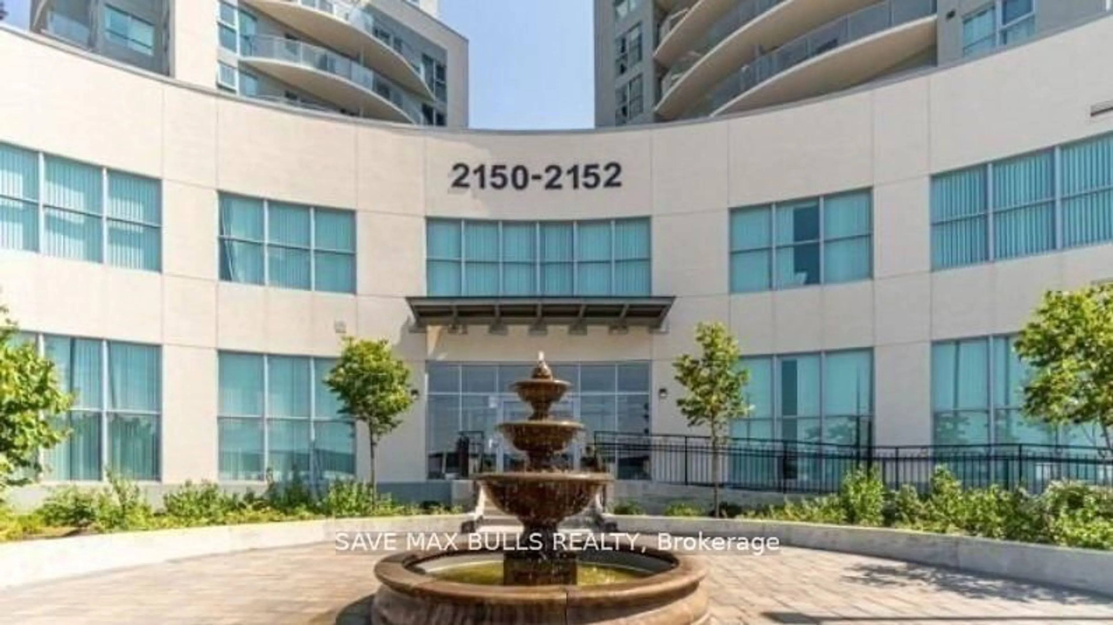 Indoor foyer for 2150 Lawrence Ave #103, Toronto Ontario M1R 3A7