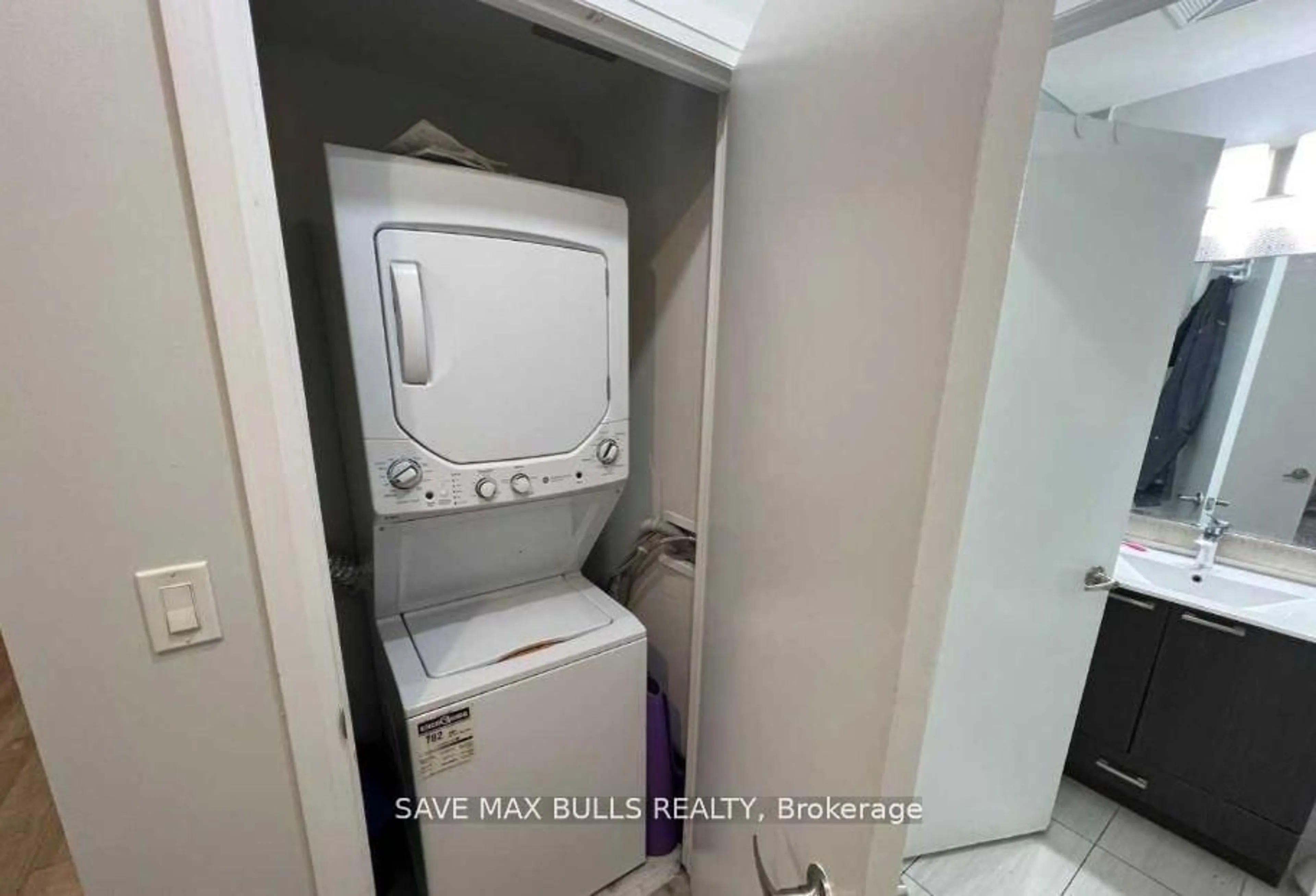 Laundry room for 2150 Lawrence Ave #103, Toronto Ontario M1R 3A7