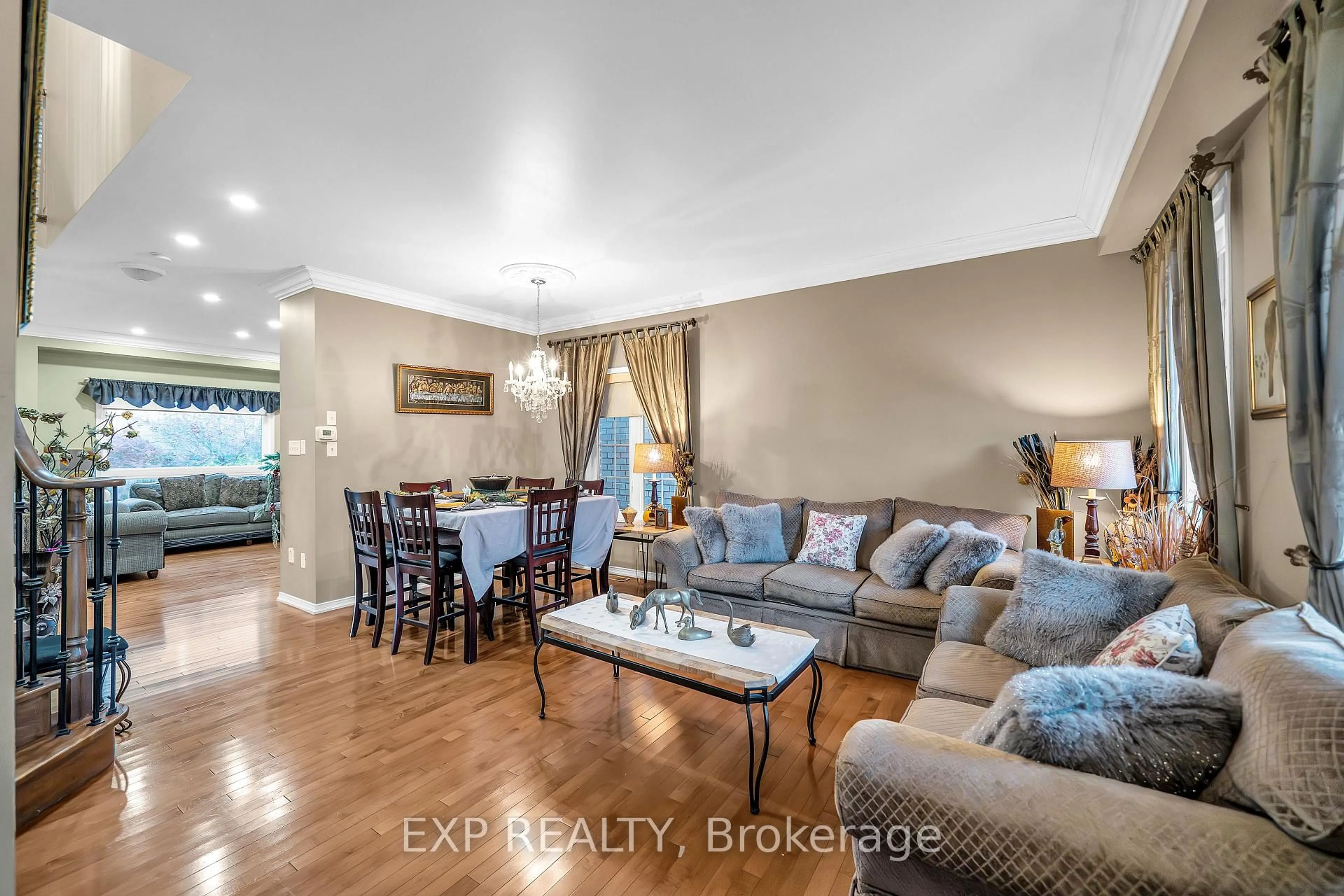 Living room with furniture, unknown for 11 Welbourne Crt, Ajax Ontario L1T 4Y9