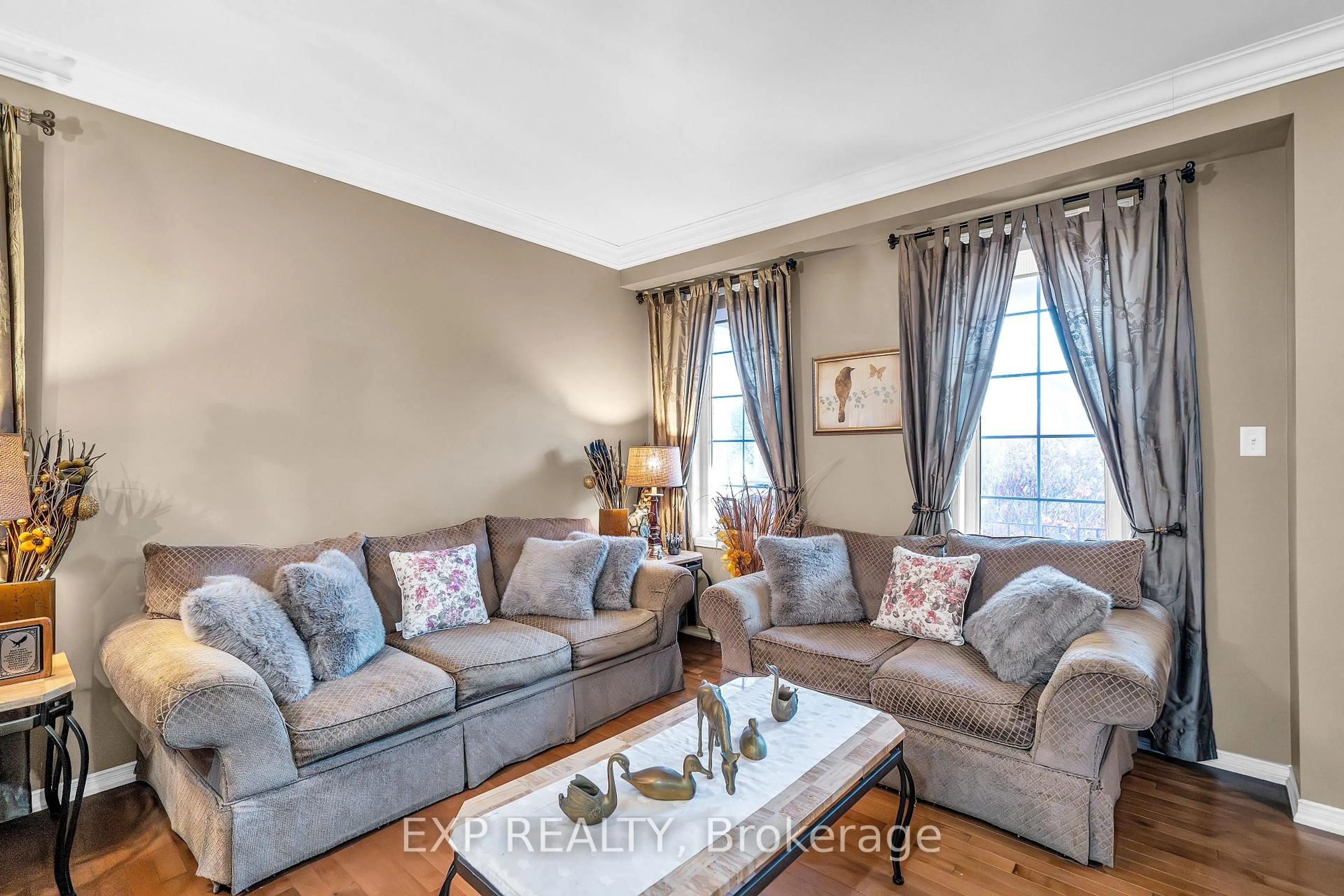 Living room with furniture, unknown for 11 Welbourne Crt, Ajax Ontario L1T 4Y9