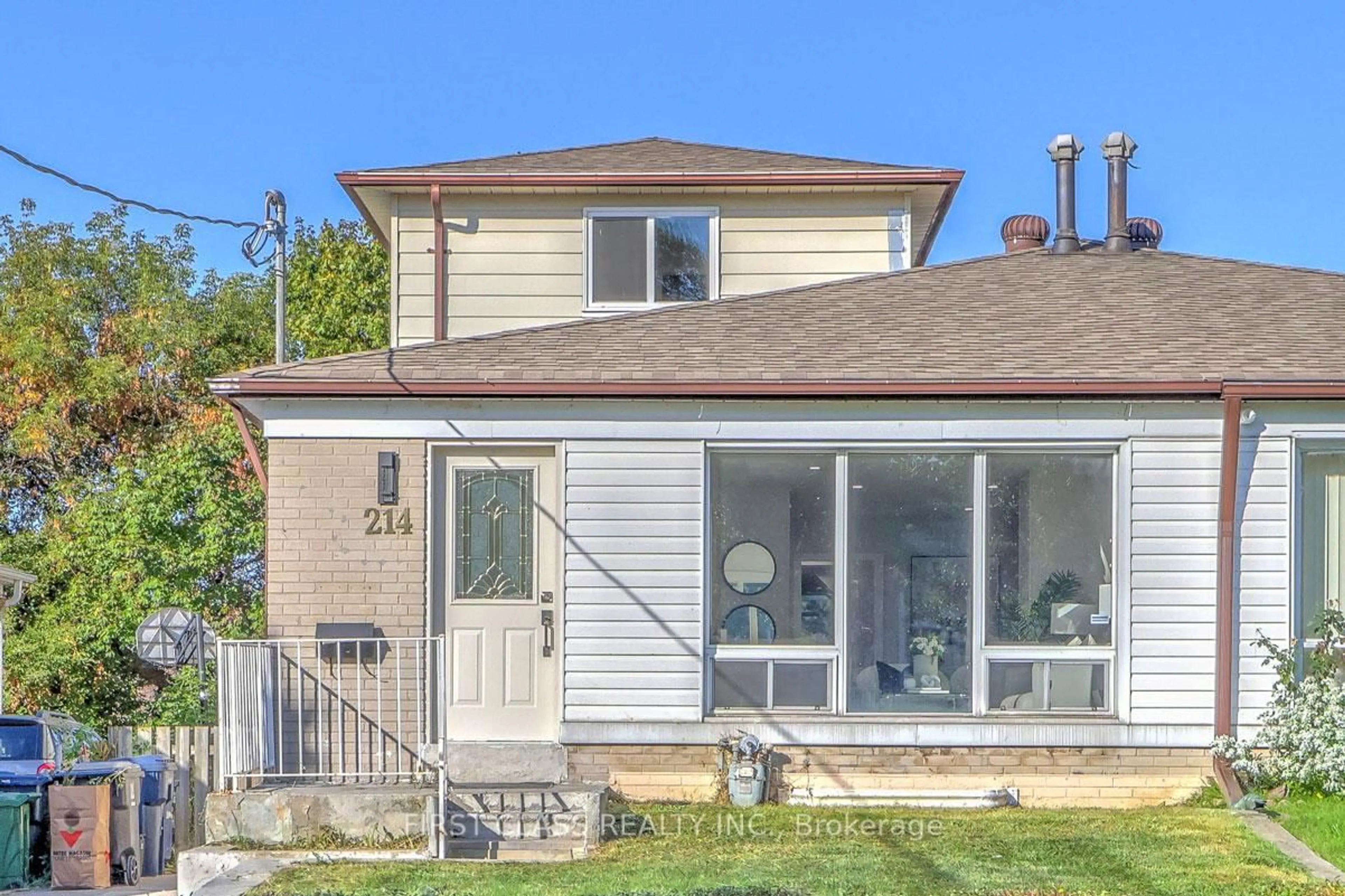 Home with vinyl exterior material, street for 214 Linden Ave, Toronto Ontario M1K 3H8