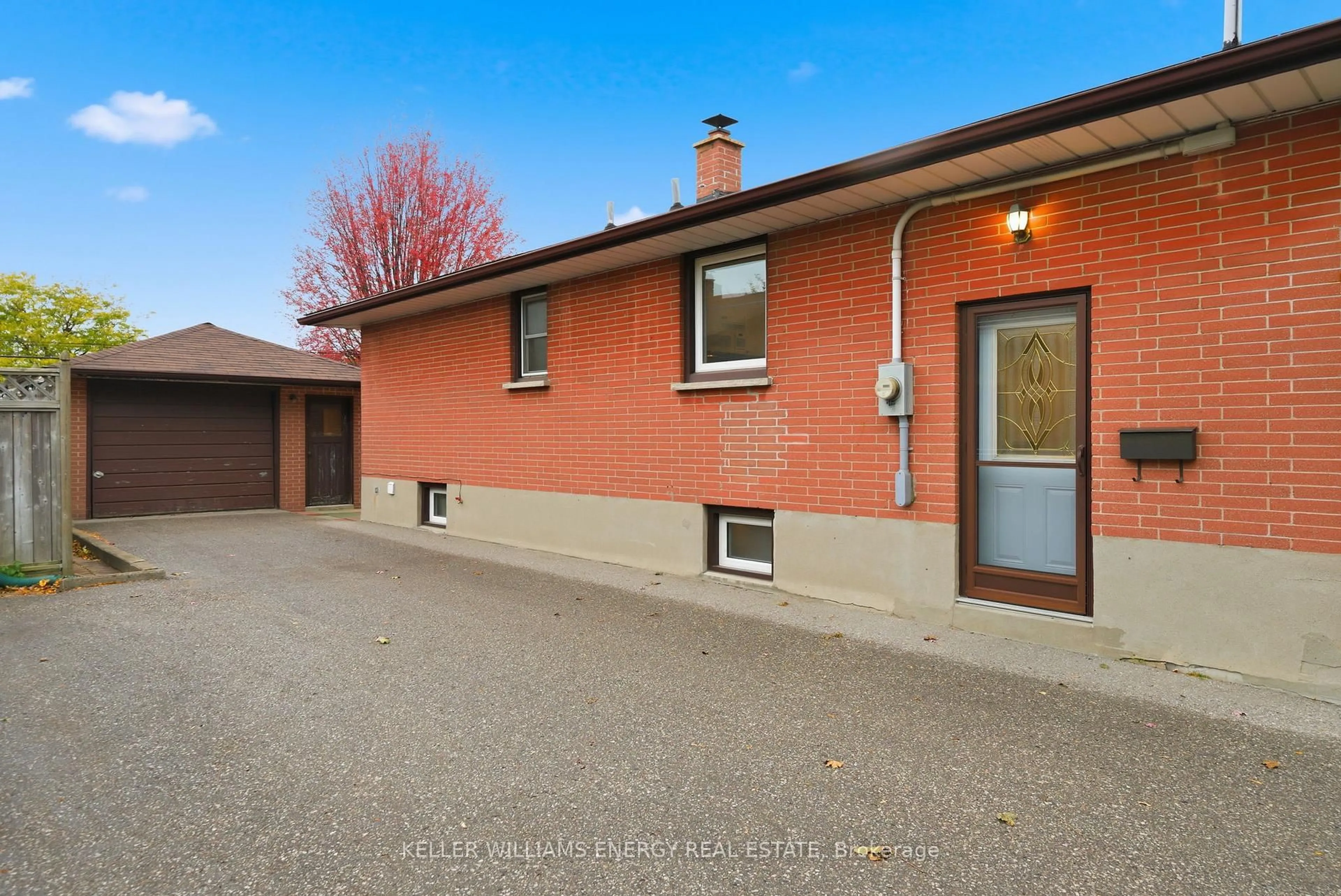 Unknown for 318 Guelph St, Oshawa Ontario L1H 6J4