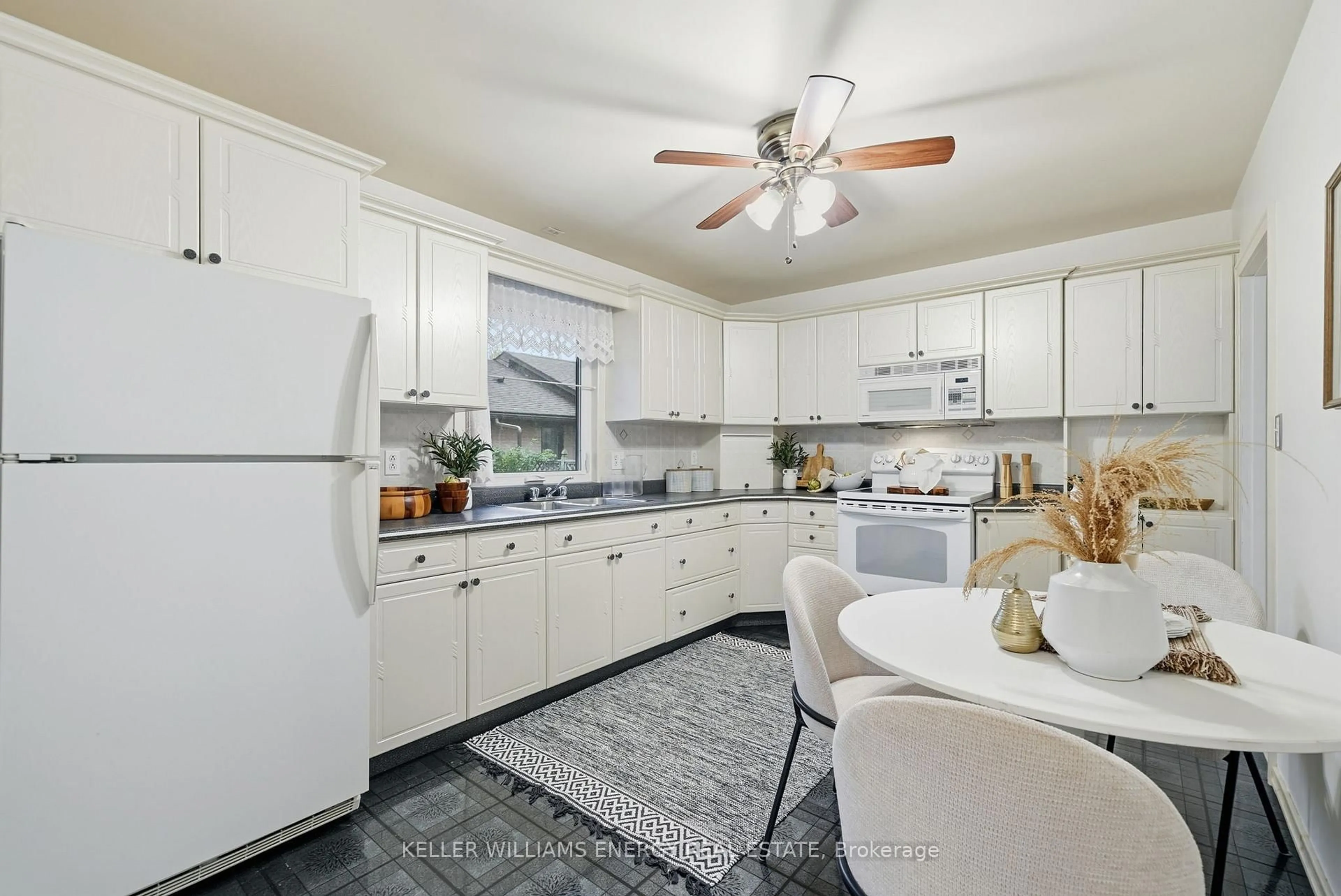 Unknown for 318 Guelph St, Oshawa Ontario L1H 6J4