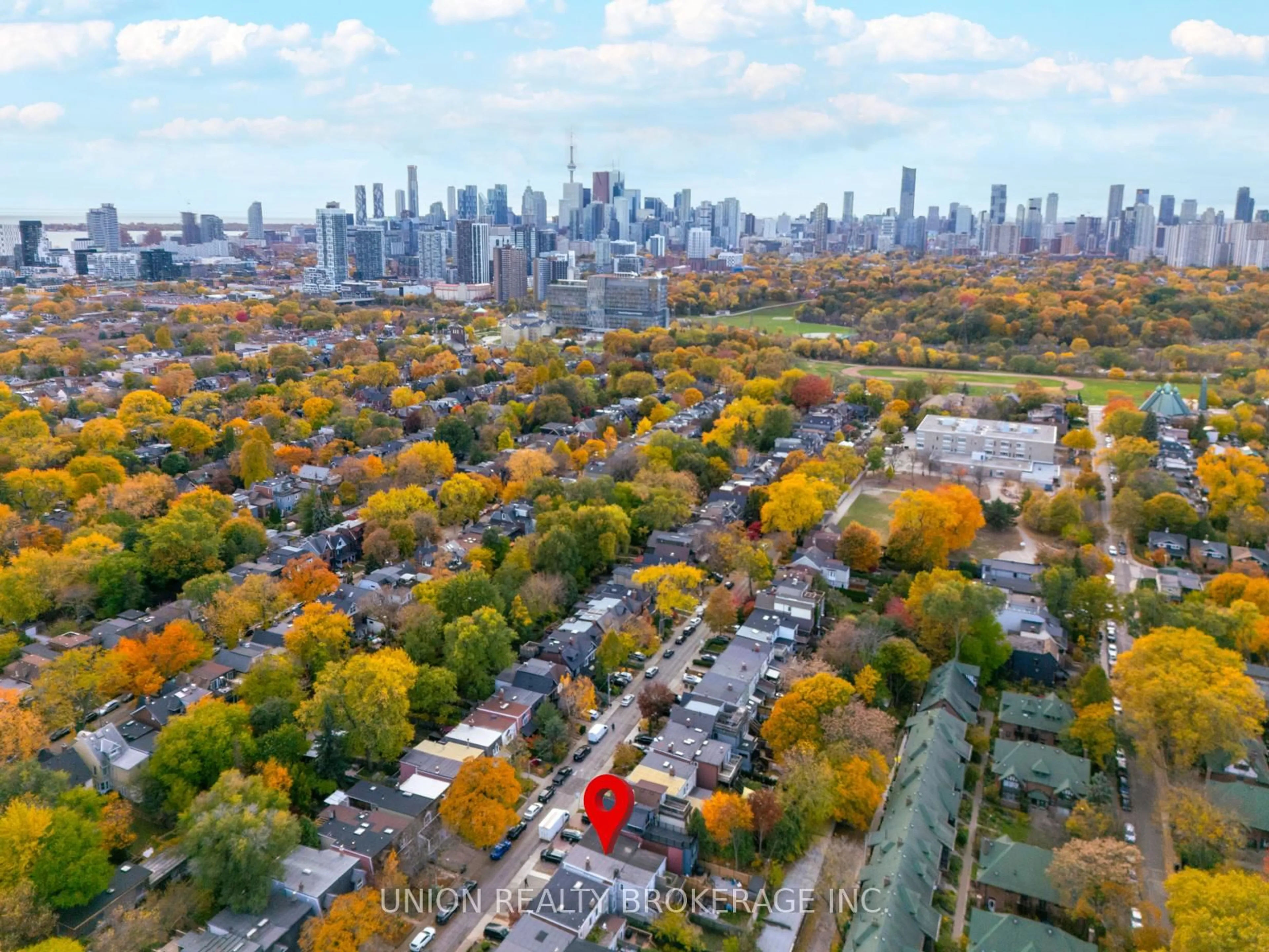 A pic from outside/outdoor area/front of a property/back of a property/a pic from drone, city buildings view from balcony for 112 Withrow Ave, Toronto Ontario M4K 1C9