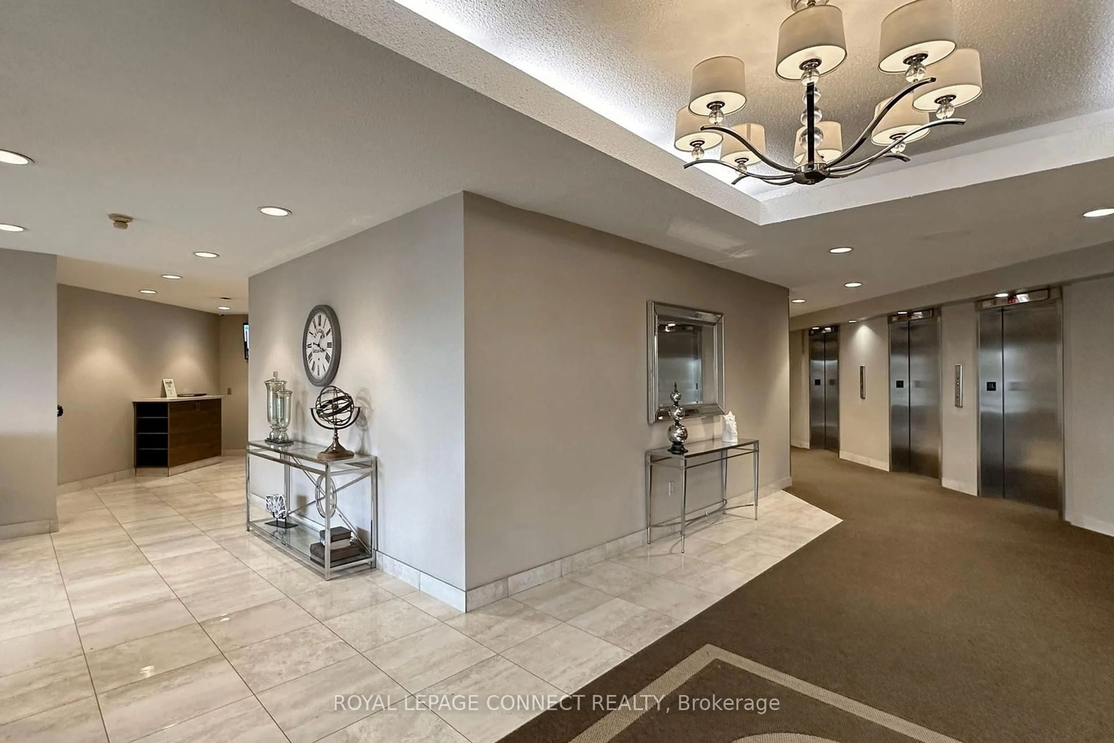 Indoor foyer for 20 Dean Park Rd #501, Toronto Ontario M1B 3G9