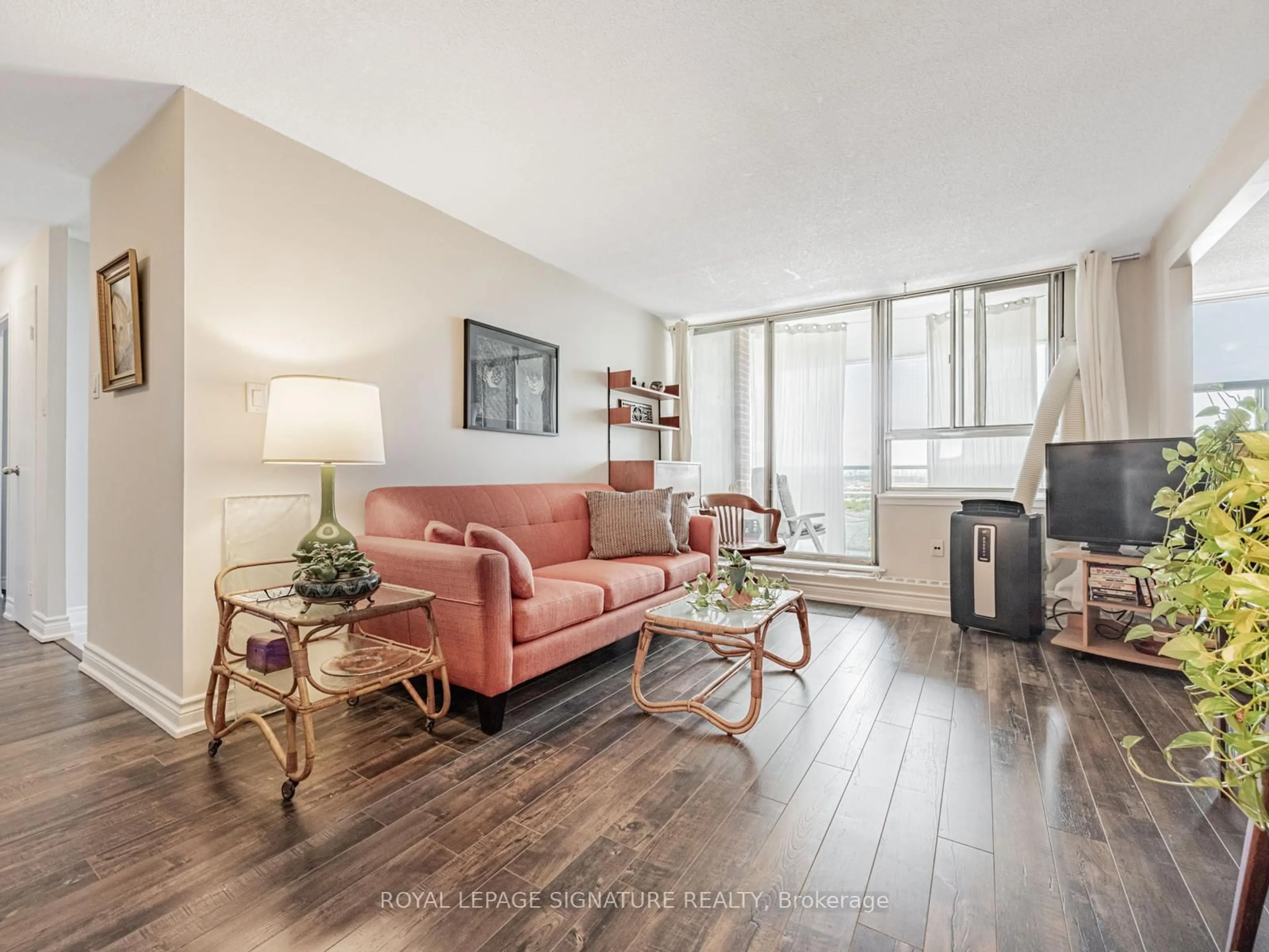 Living room with furniture, unknown for 100 Wingarden Crt #2003, Toronto Ontario M1B 2P4