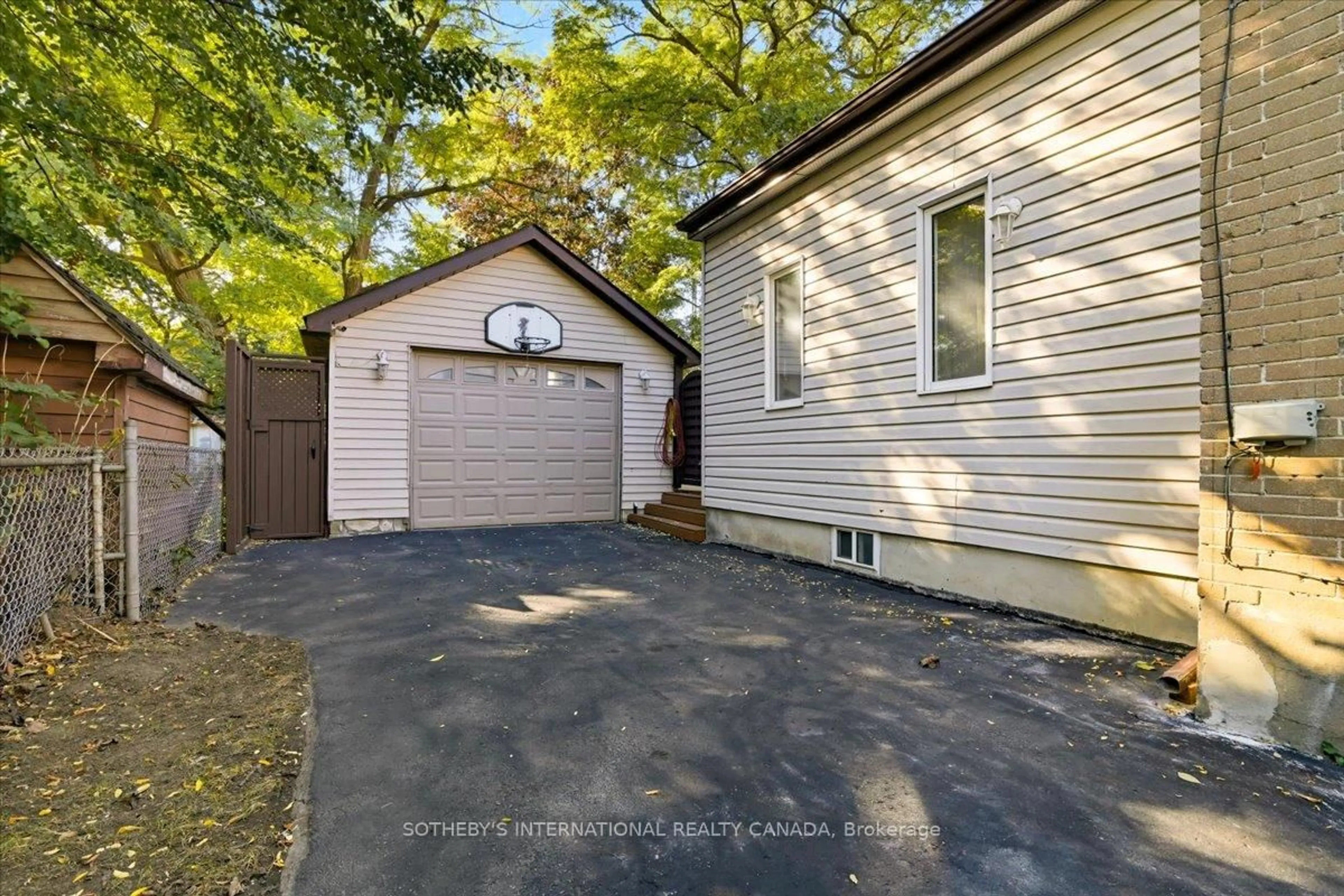 Unknown for 10 Roosevelt Ave, Ajax Ontario L1S 2L2