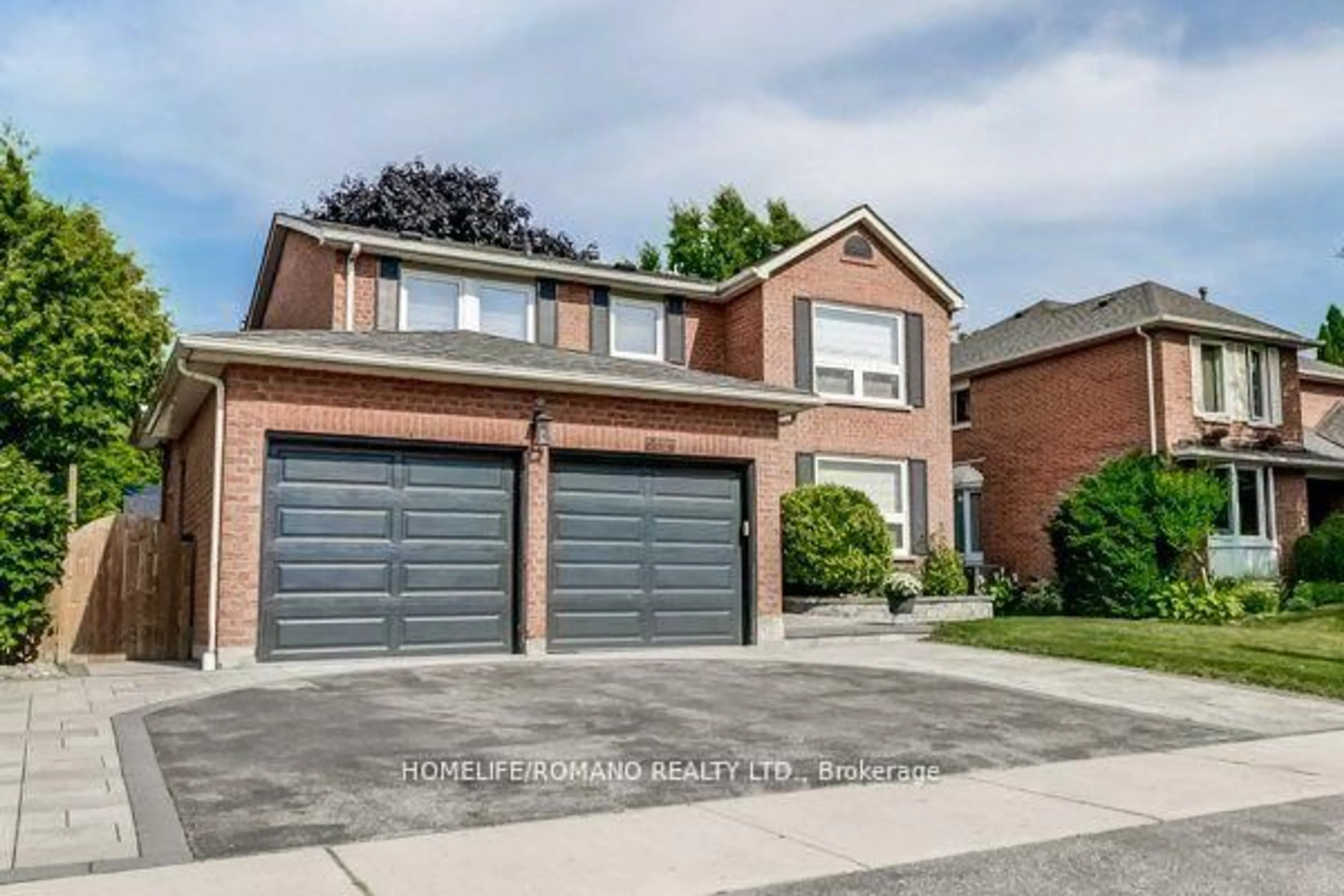 Home with brick exterior material, street for 10 Glen Hill Dr, Whitby Ontario L1N 6Z9